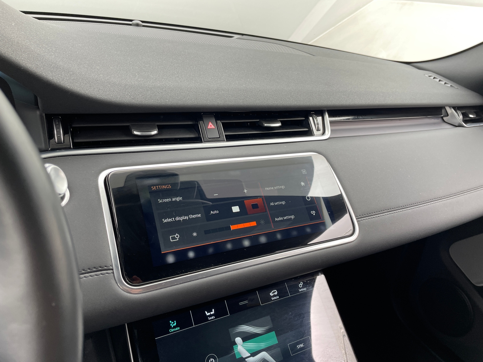 Thumbnail: 2020 Land Rover Range Rover Evoque - 3
