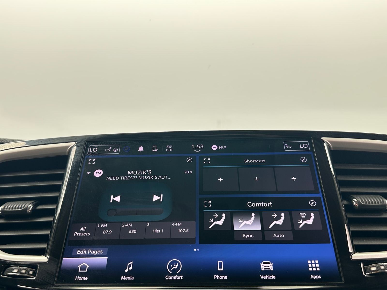 Thumbnail: 2023 Chrysler Pacifica - 3