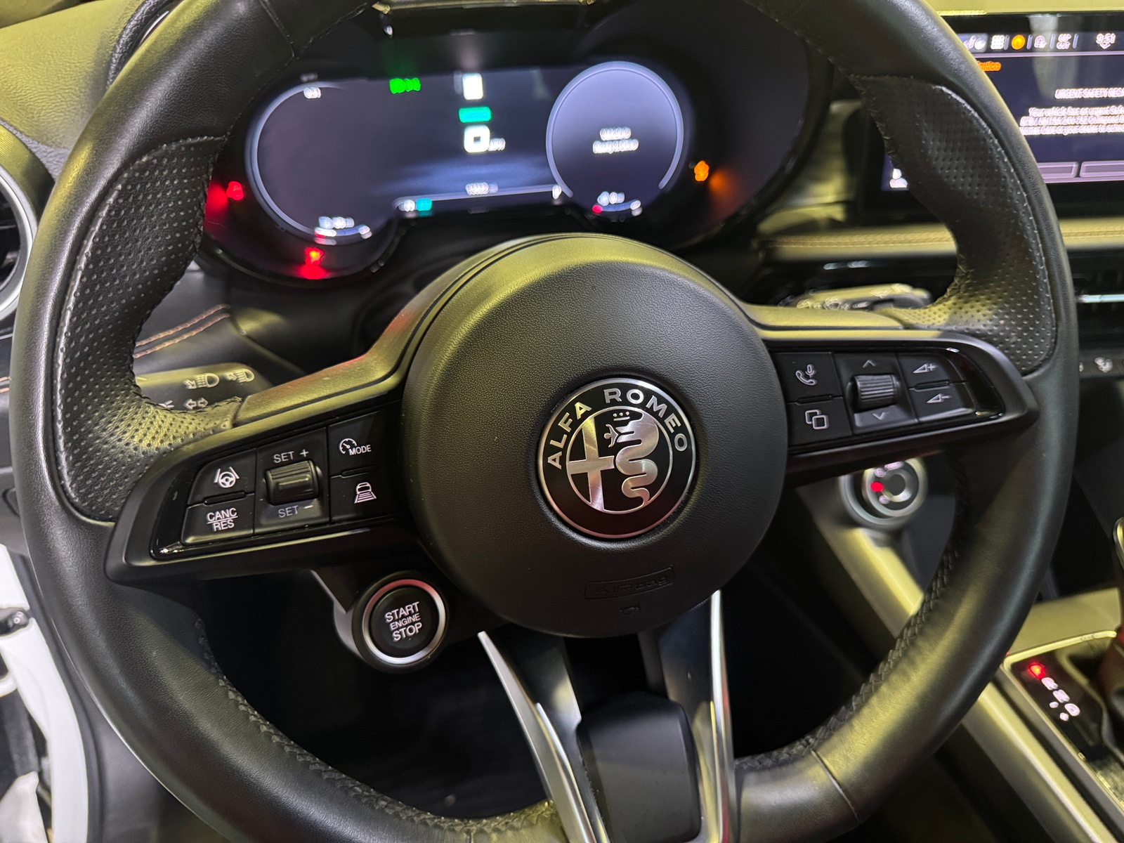 Thumbnail: 2024 Alfa Romeo Tonale - 5