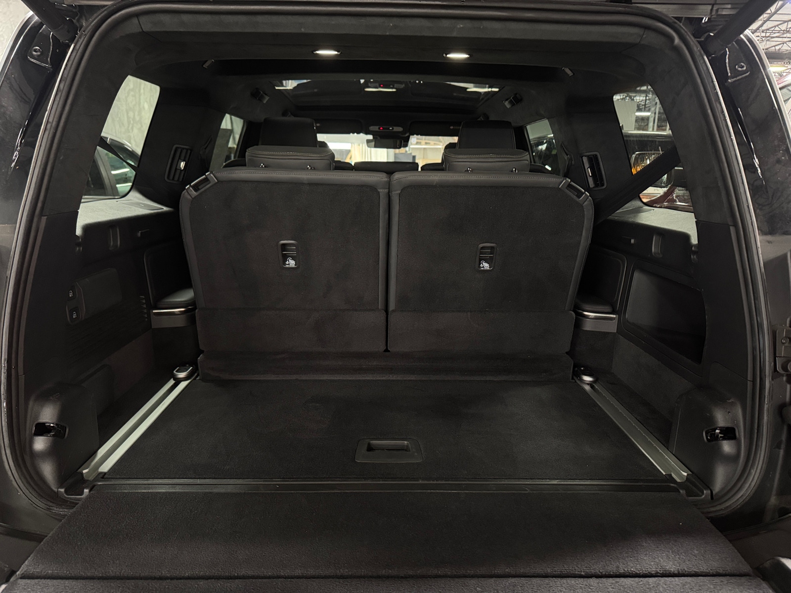 Thumbnail: 2025 Rivian R1S - 6