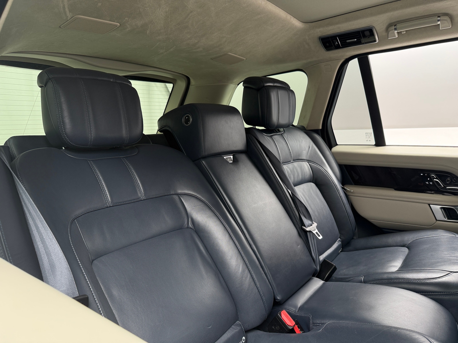 Thumbnail: 2020 Land Rover Range Rover - 5