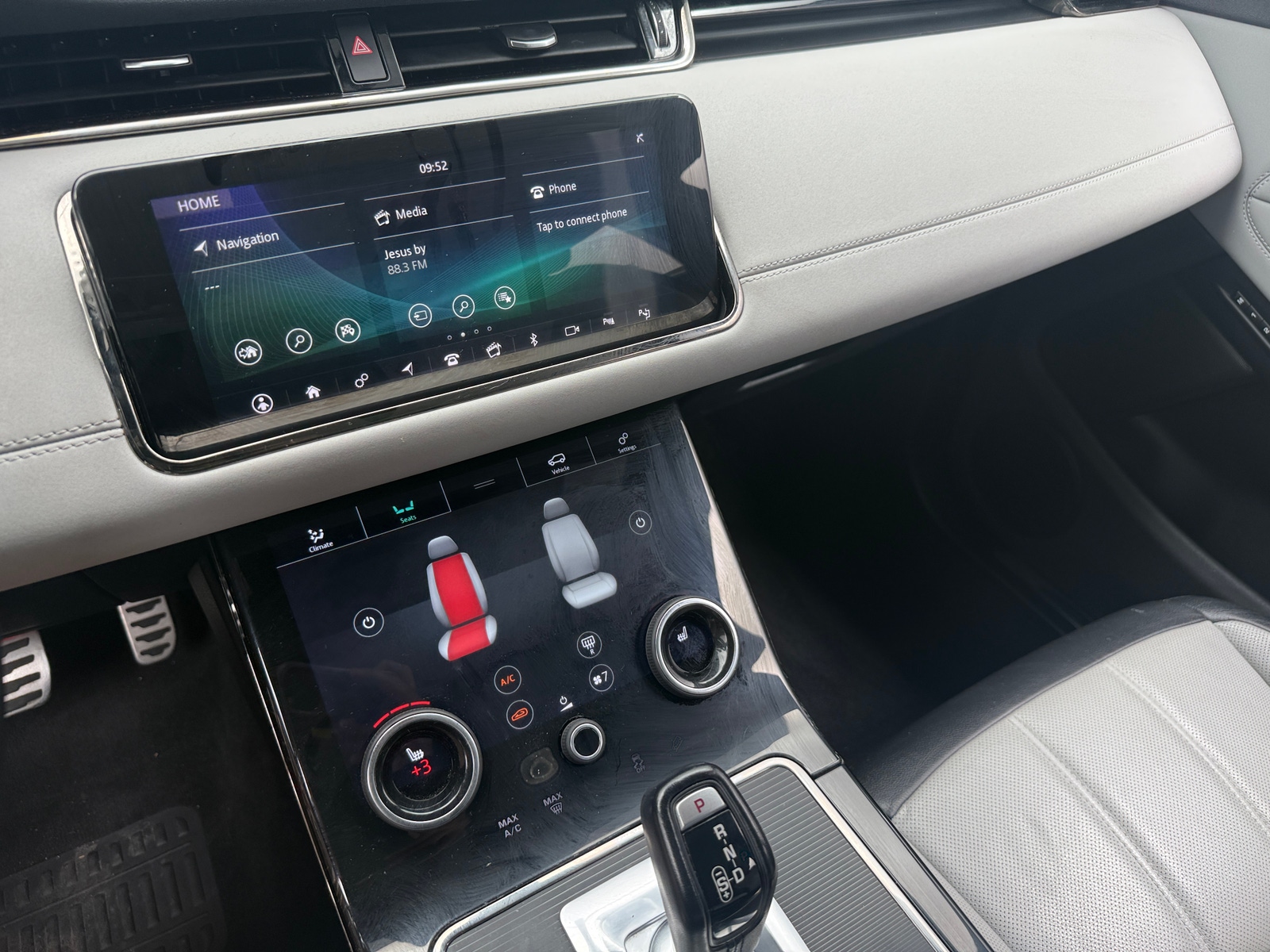 Thumbnail: 2020 Land Rover Range Rover Evoque - 3
