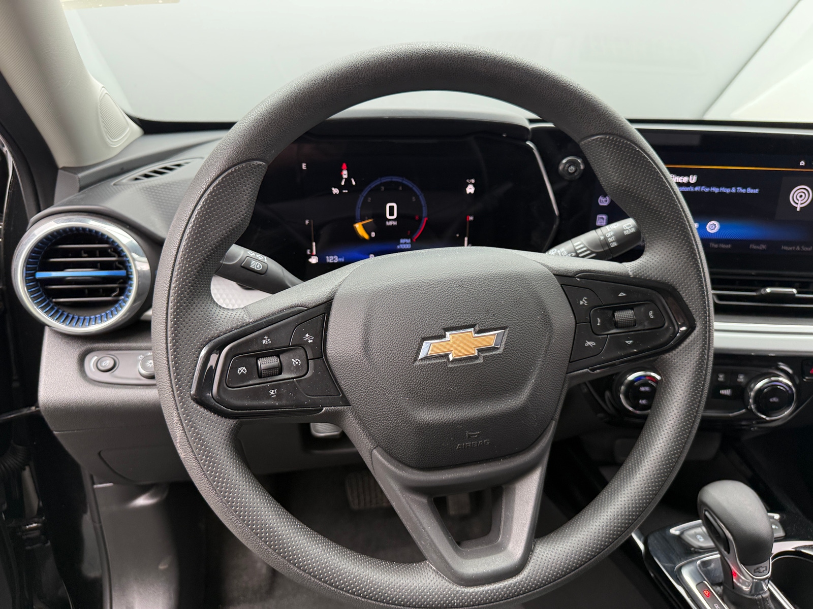 Thumbnail: 2025 Chevrolet Trax - 5