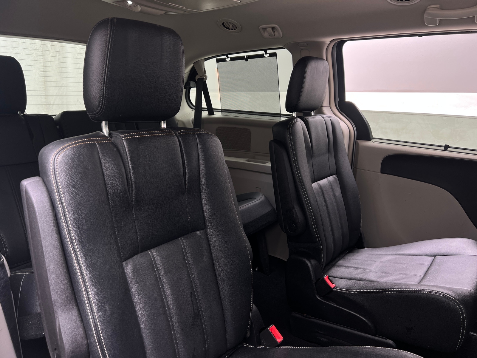 Thumbnail: 2016 Chrysler Town & Country - 6