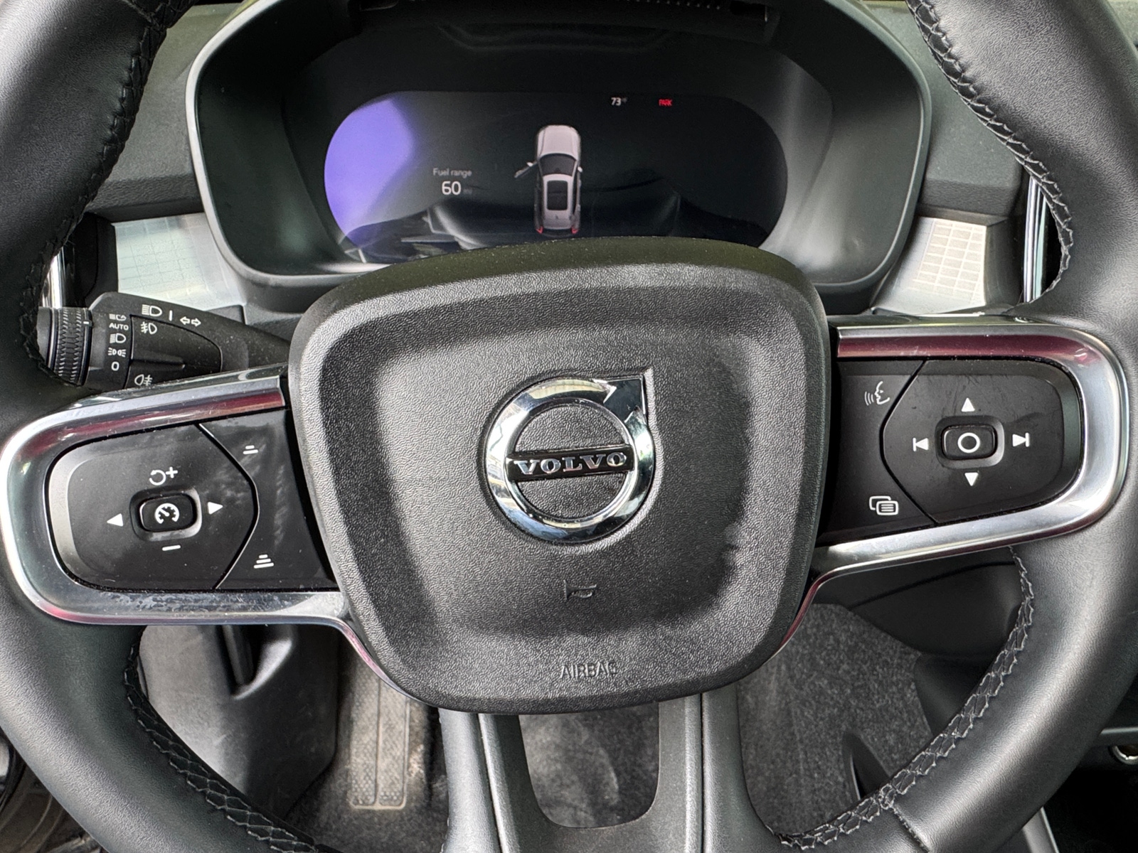 Thumbnail: 2025 Volvo XC40 - 5