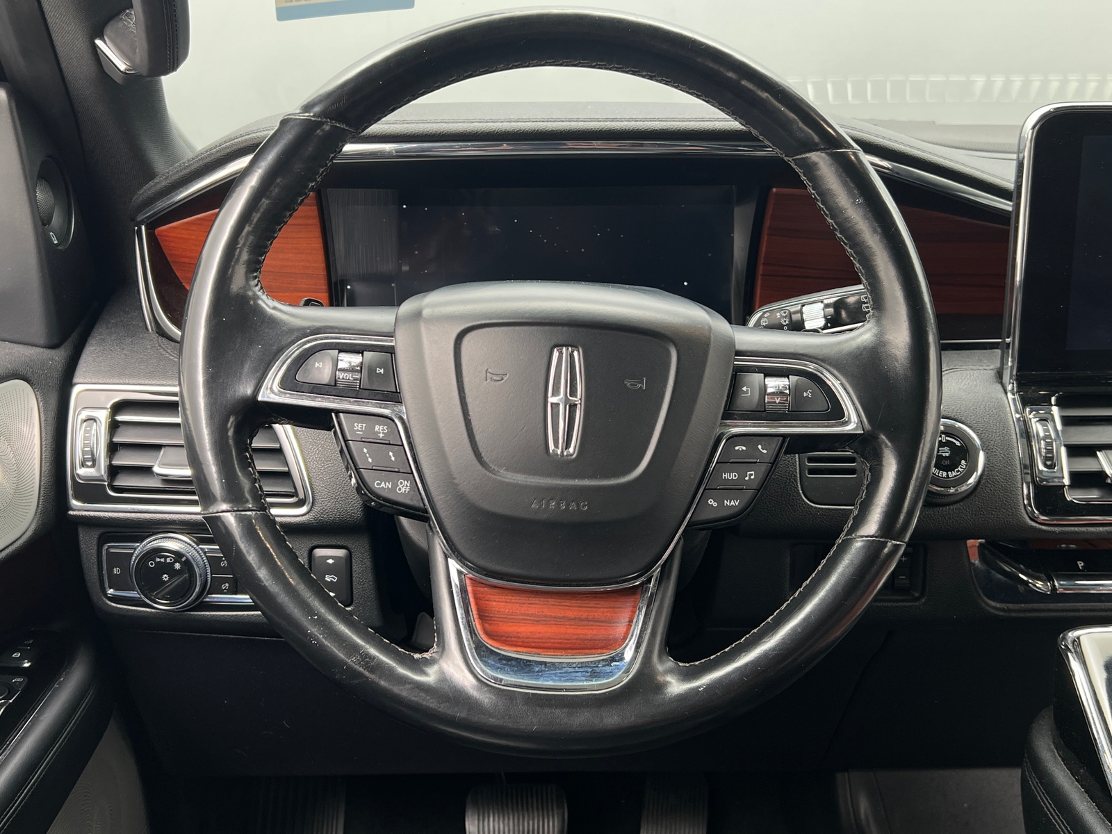 Thumbnail: 2021 Lincoln Navigator - 4