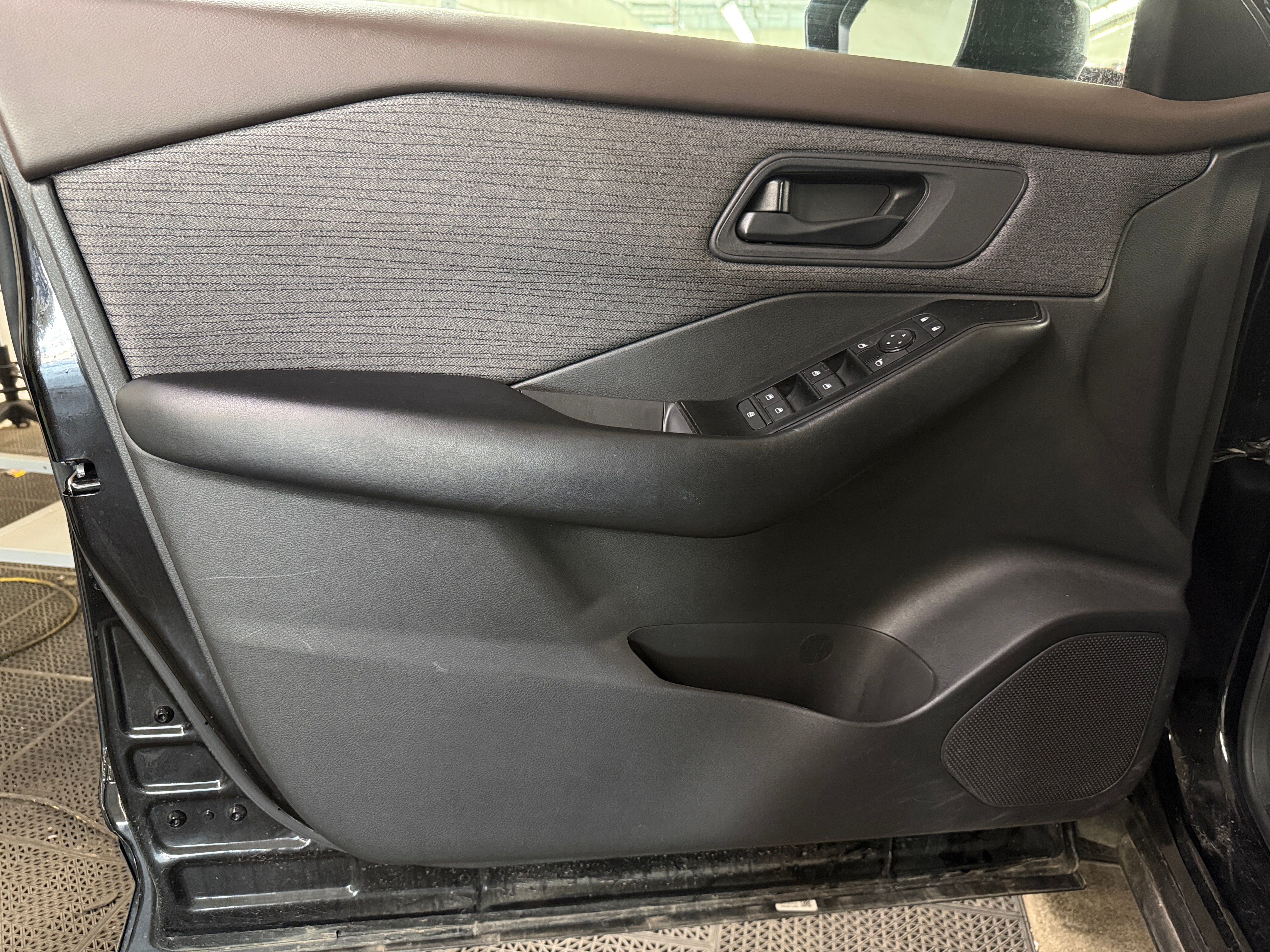 2023 Nissan Rogue S - Photo 9