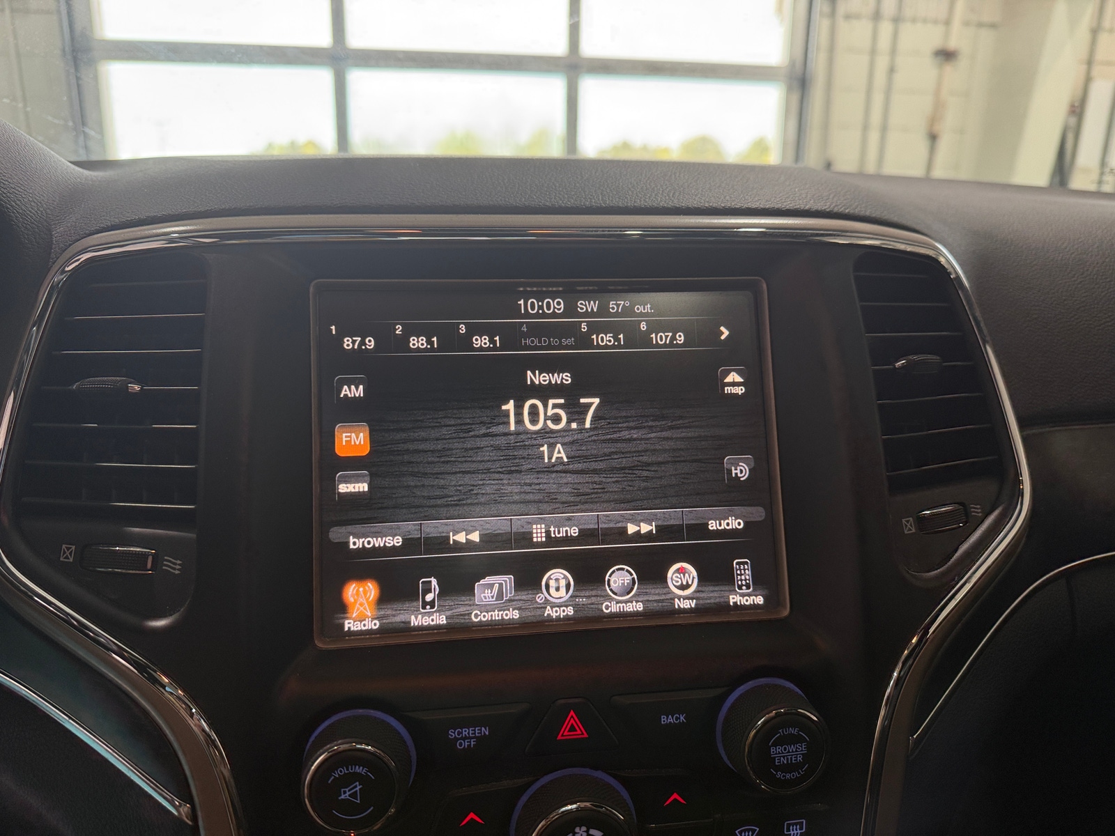 Thumbnail: 2017 Jeep Grand Cherokee - 3