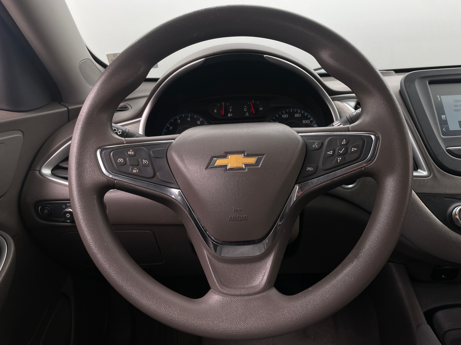 Thumbnail: 2018 Chevrolet Malibu - 5