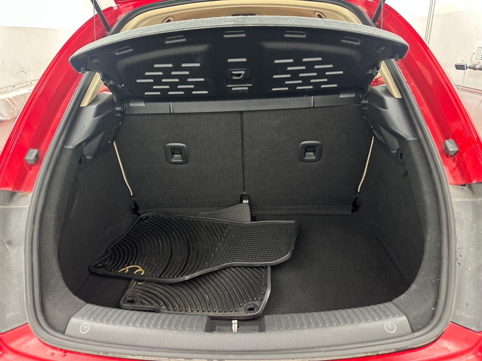 Thumbnail: 2014 Volkswagen Beetle - 5