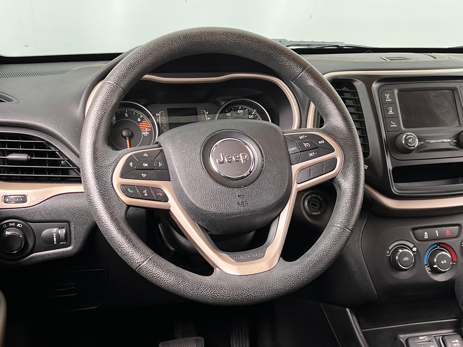 Thumbnail: 2017 Jeep Cherokee - 5