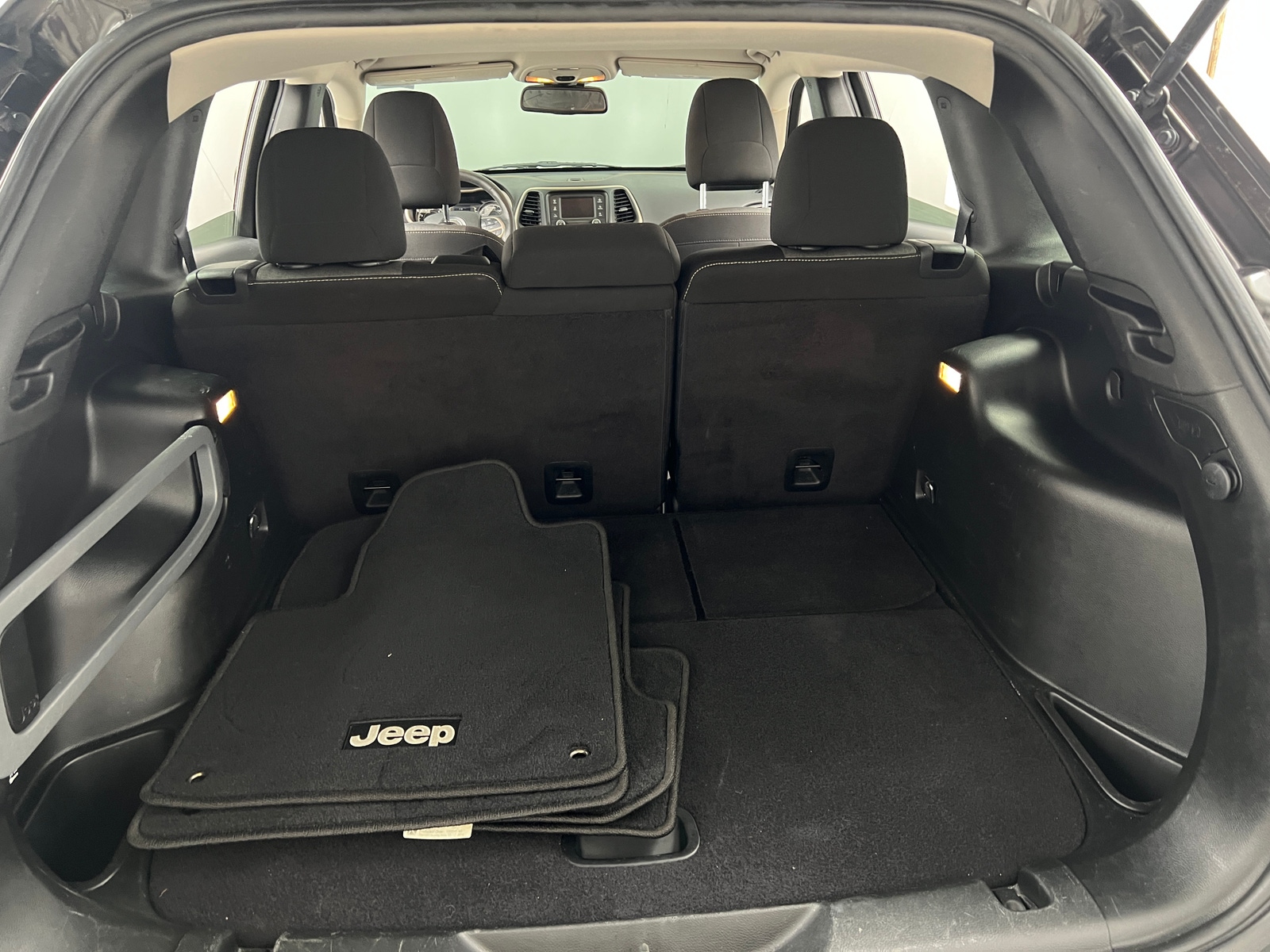 Thumbnail: 2017 Jeep Cherokee - 7