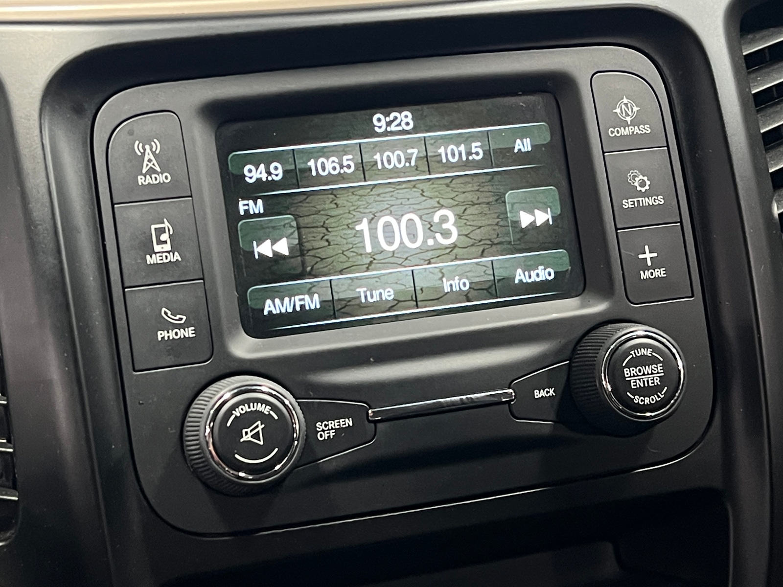 Thumbnail: 2017 Jeep Cherokee - 4