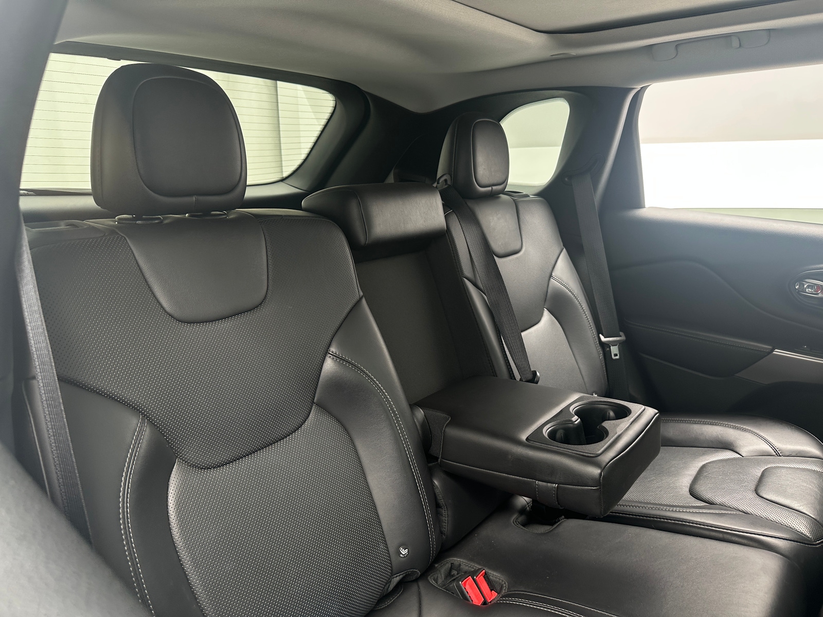 Thumbnail: 2019 Jeep Cherokee - 5