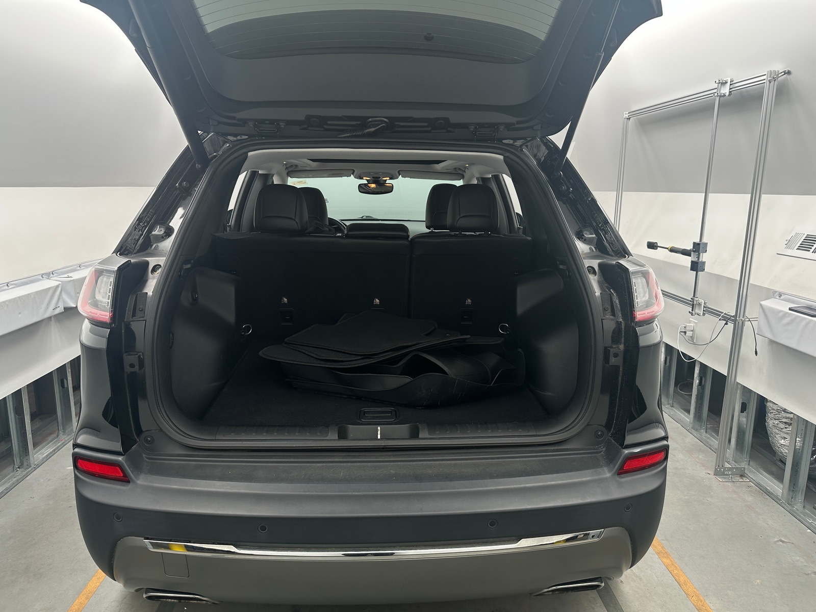 Thumbnail: 2019 Jeep Cherokee - 6