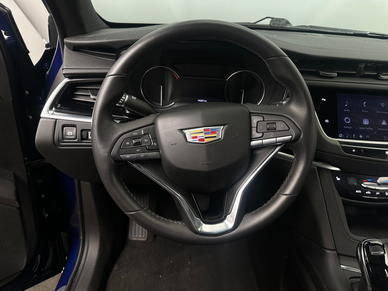 Thumbnail: 2024 Cadillac XT6 - 4