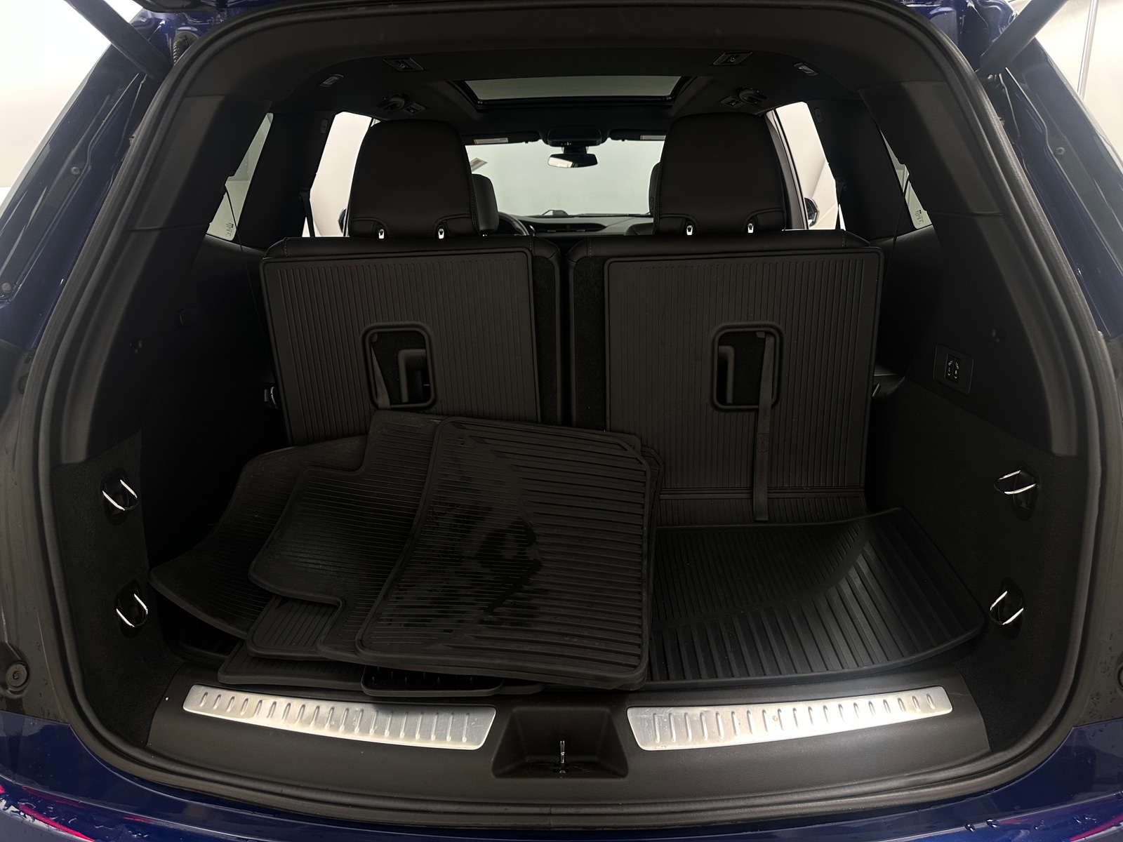 Thumbnail: 2024 Cadillac XT6 - 6