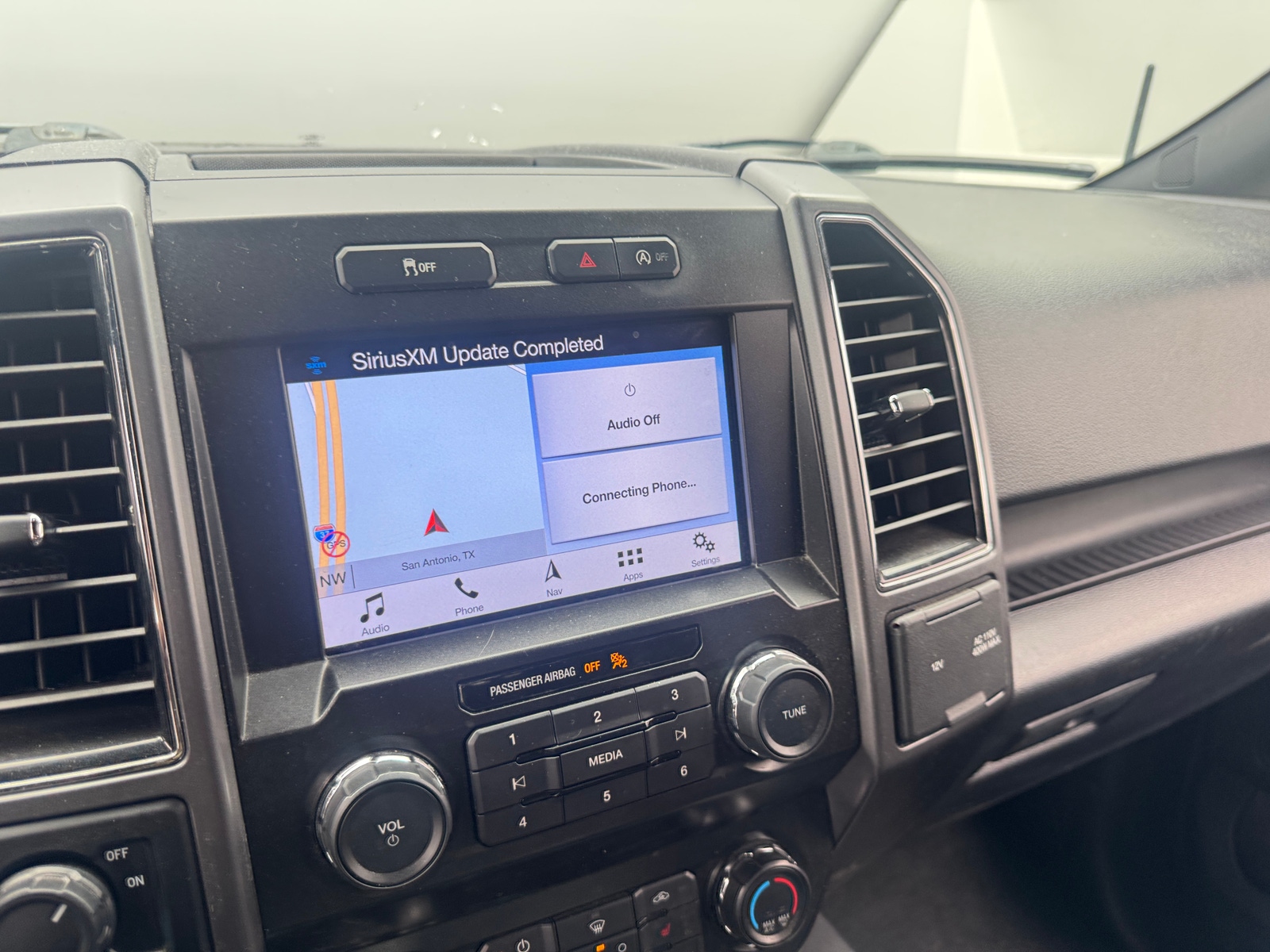 Thumbnail: 2019 Ford Econoline - 4