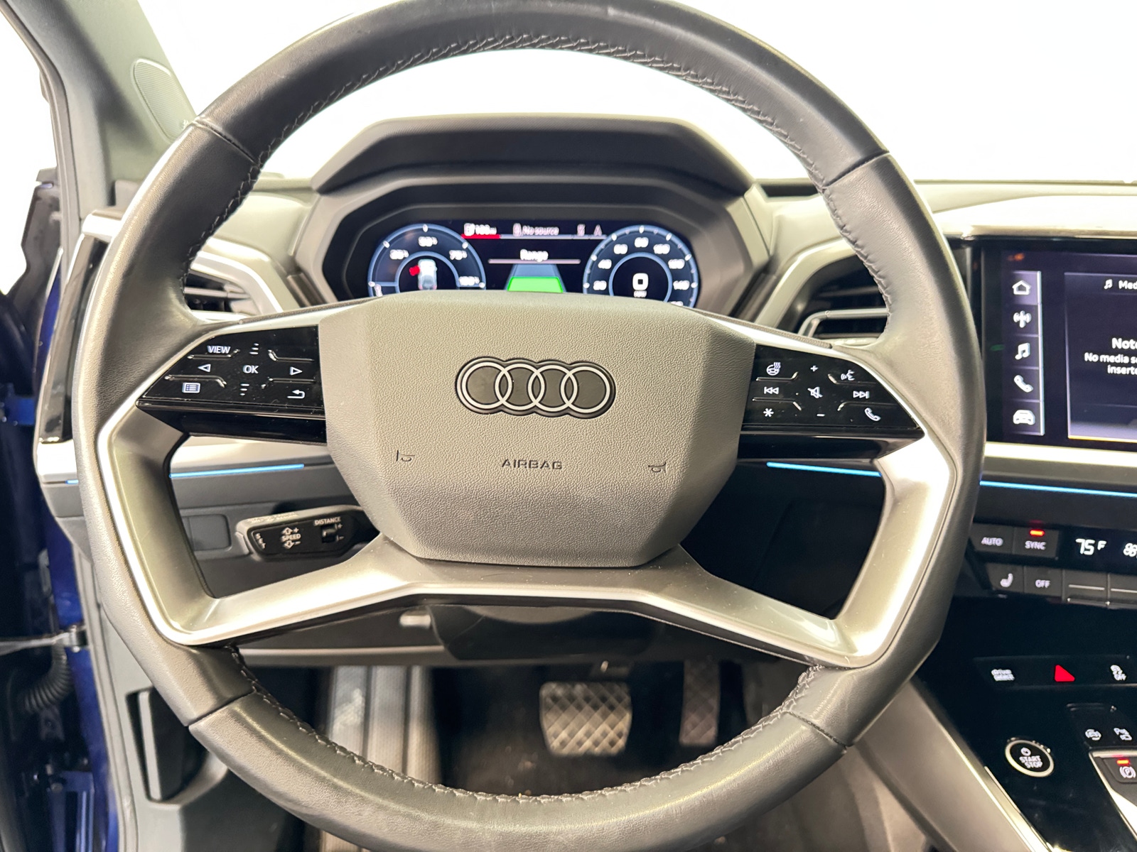 Thumbnail: 2023 Audi Q4 e-tron - 4
