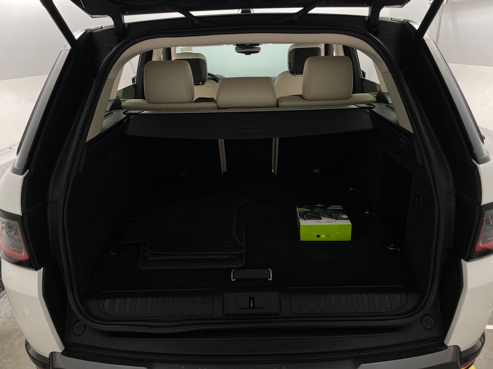 Thumbnail: 2020 Land Rover Range Rover Sport - 6