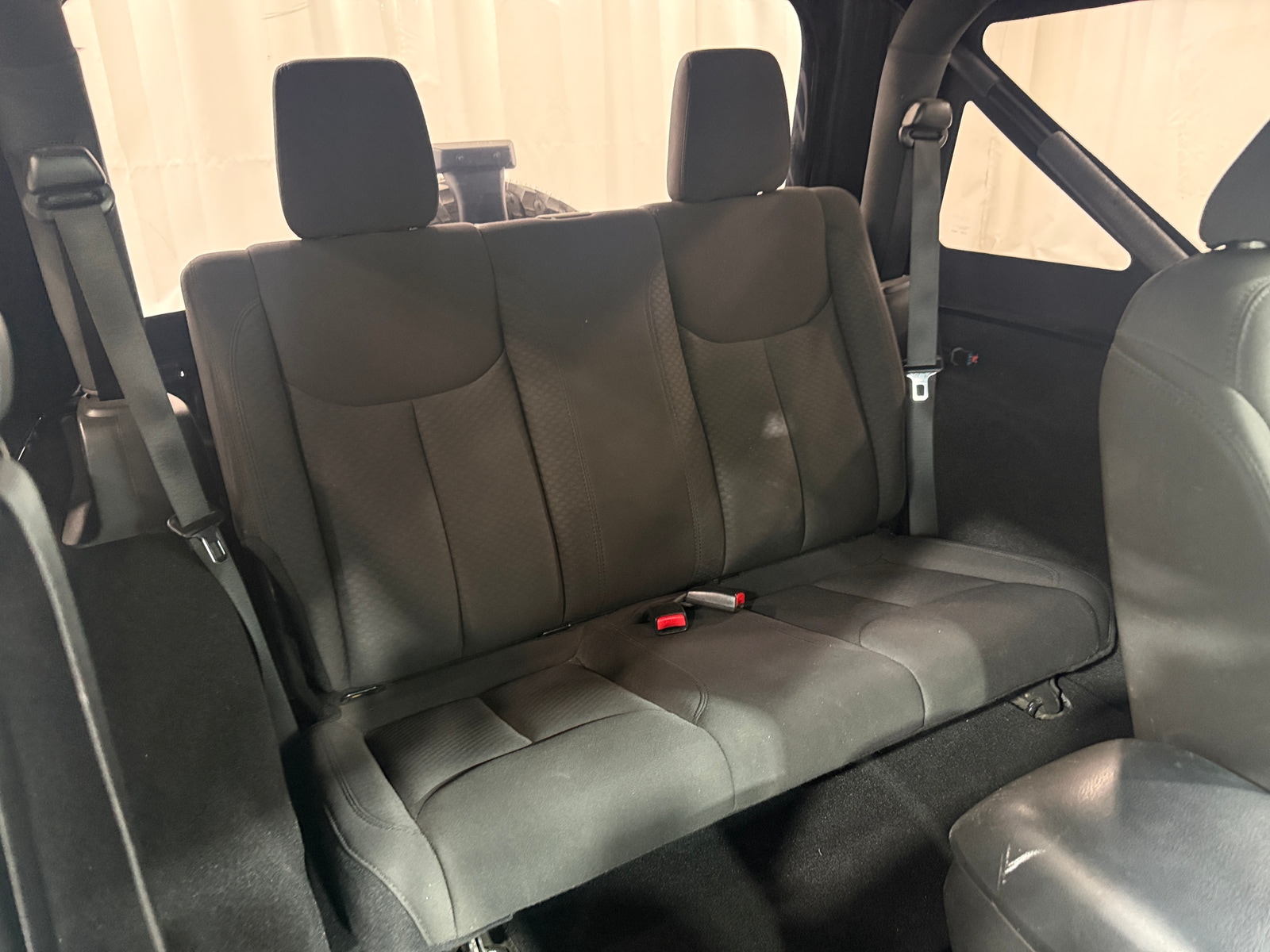 Thumbnail: 2016 Jeep Wrangler - 6