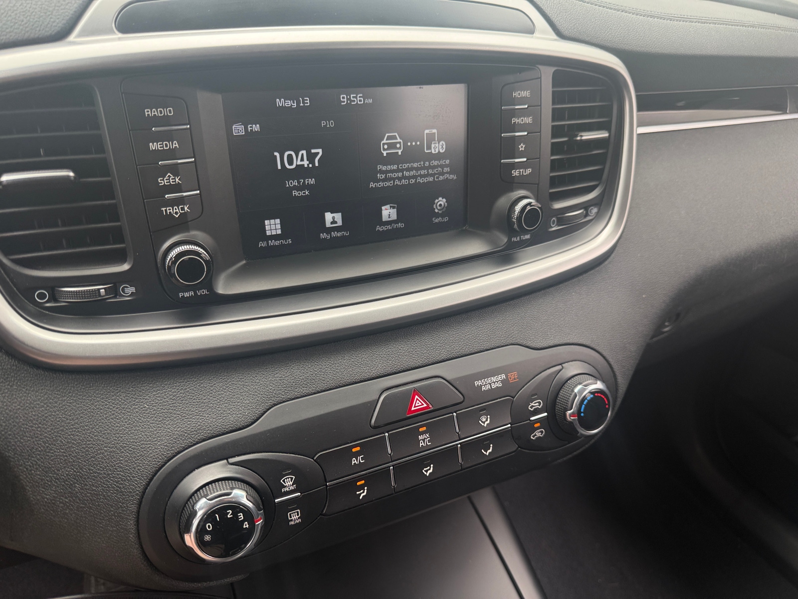 Thumbnail: 2019 Kia Sorento - 4