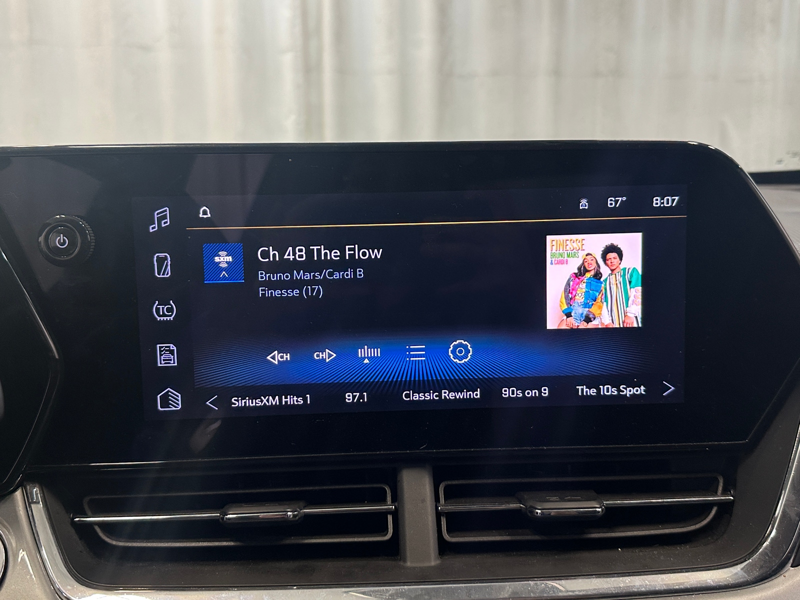 Thumbnail: 2025 Chevrolet Trax - 4