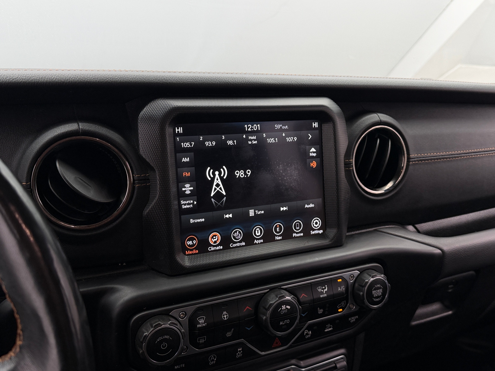 Thumbnail: 2022 Jeep Gladiator - 3