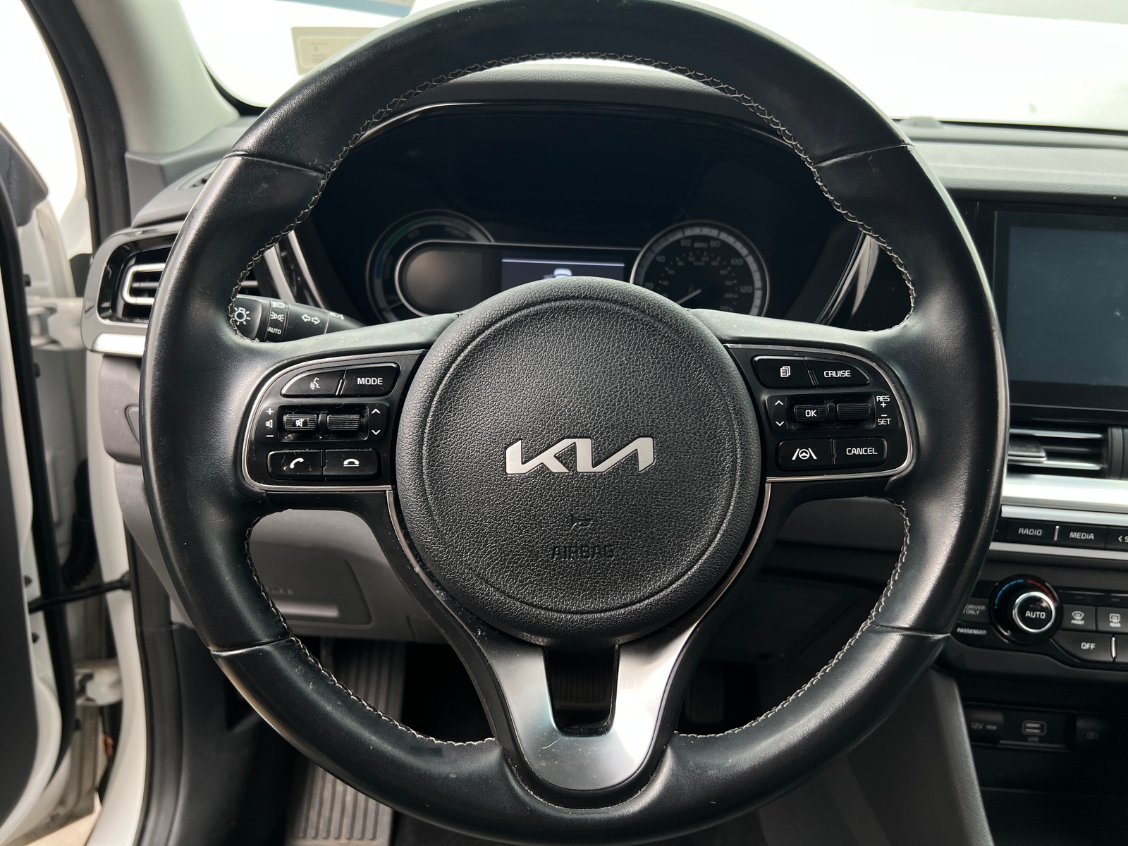 Thumbnail: 2022 Kia Niro - 5