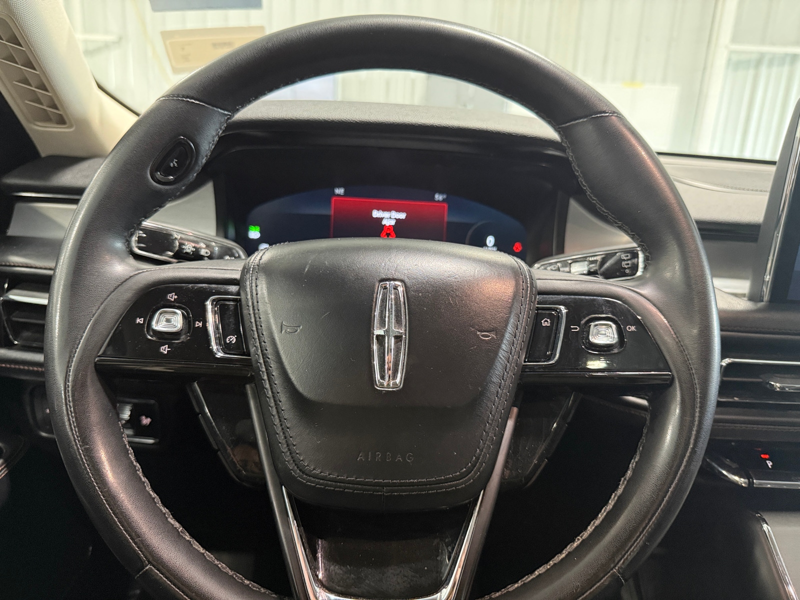Thumbnail: 2023 Lincoln Aviator - 4