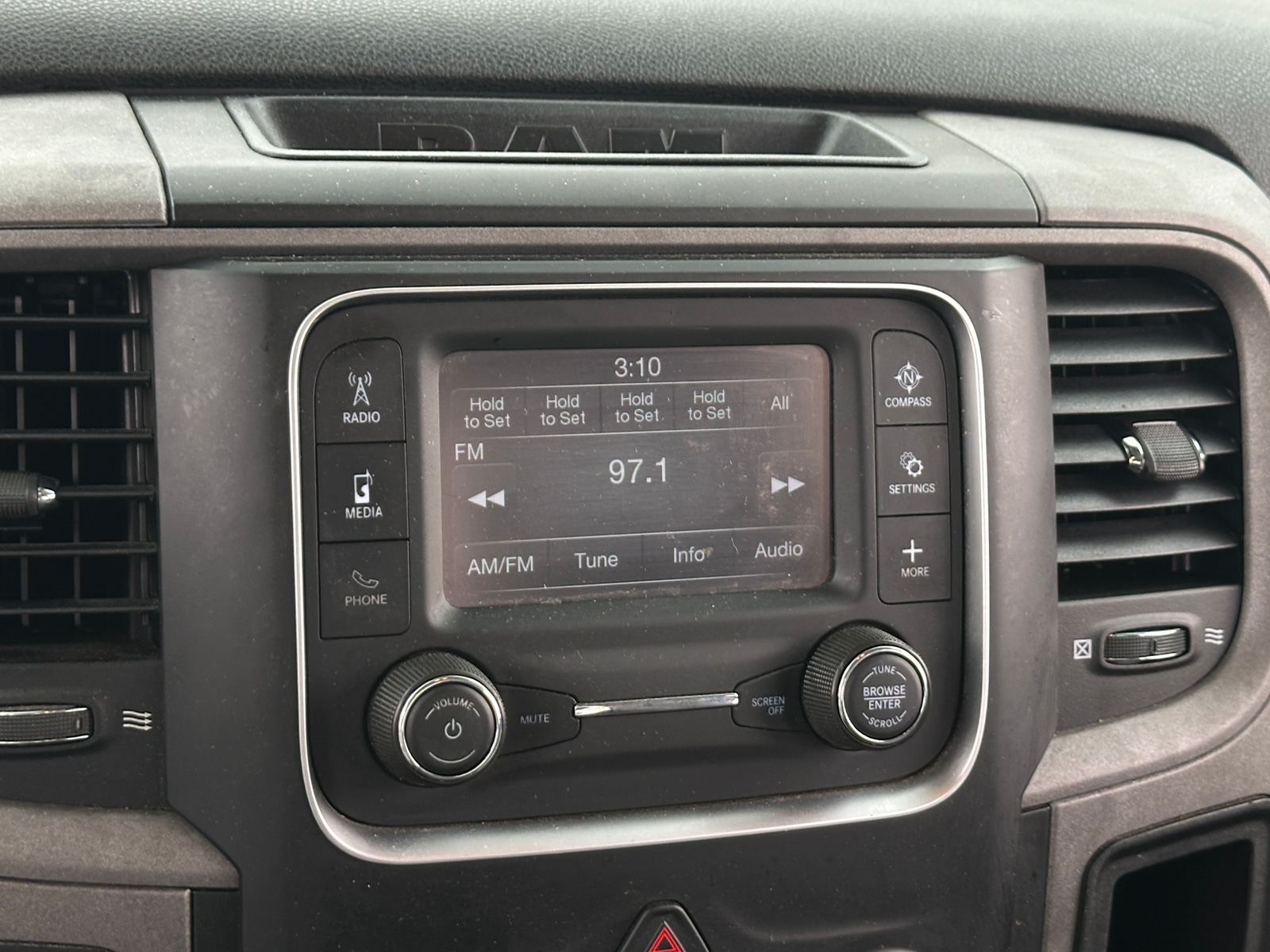 Thumbnail: 2021 RAM 1500 Classic - 3