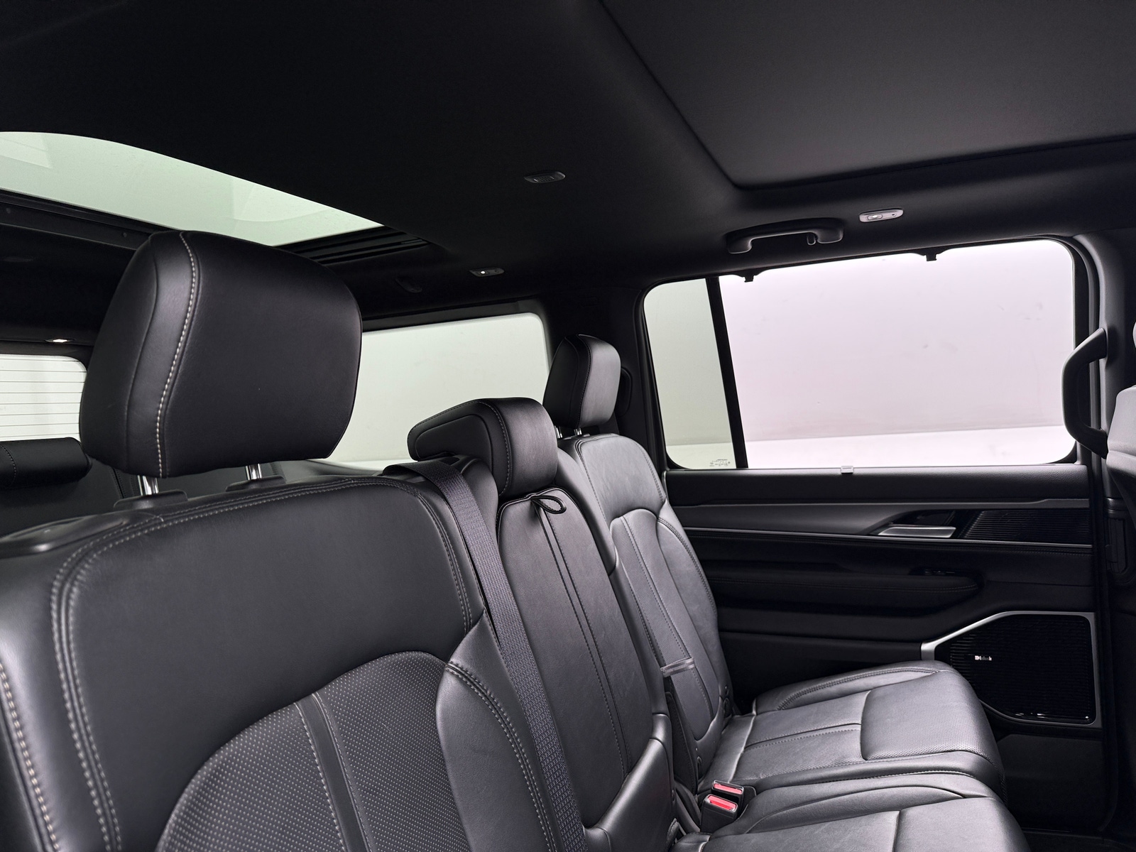Thumbnail: 2025 Jeep Wagoneer - 5
