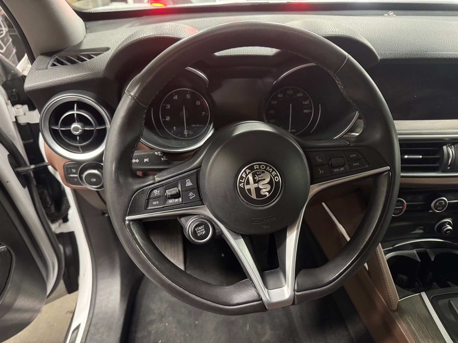 Thumbnail: 2018 Alfa Romeo Stelvio - 4