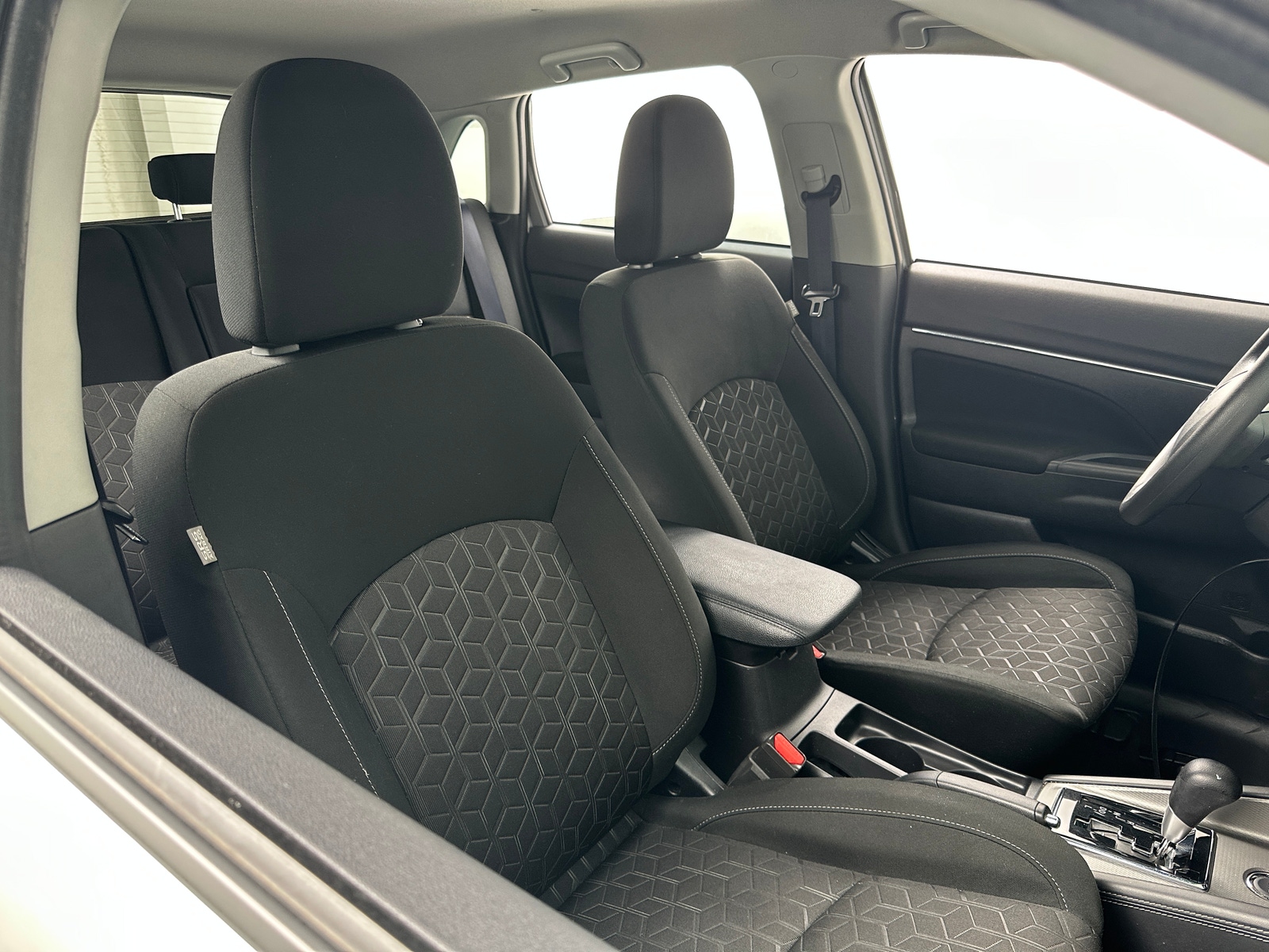 Thumbnail: 2024 Mitsubishi Outlander Sport - 2