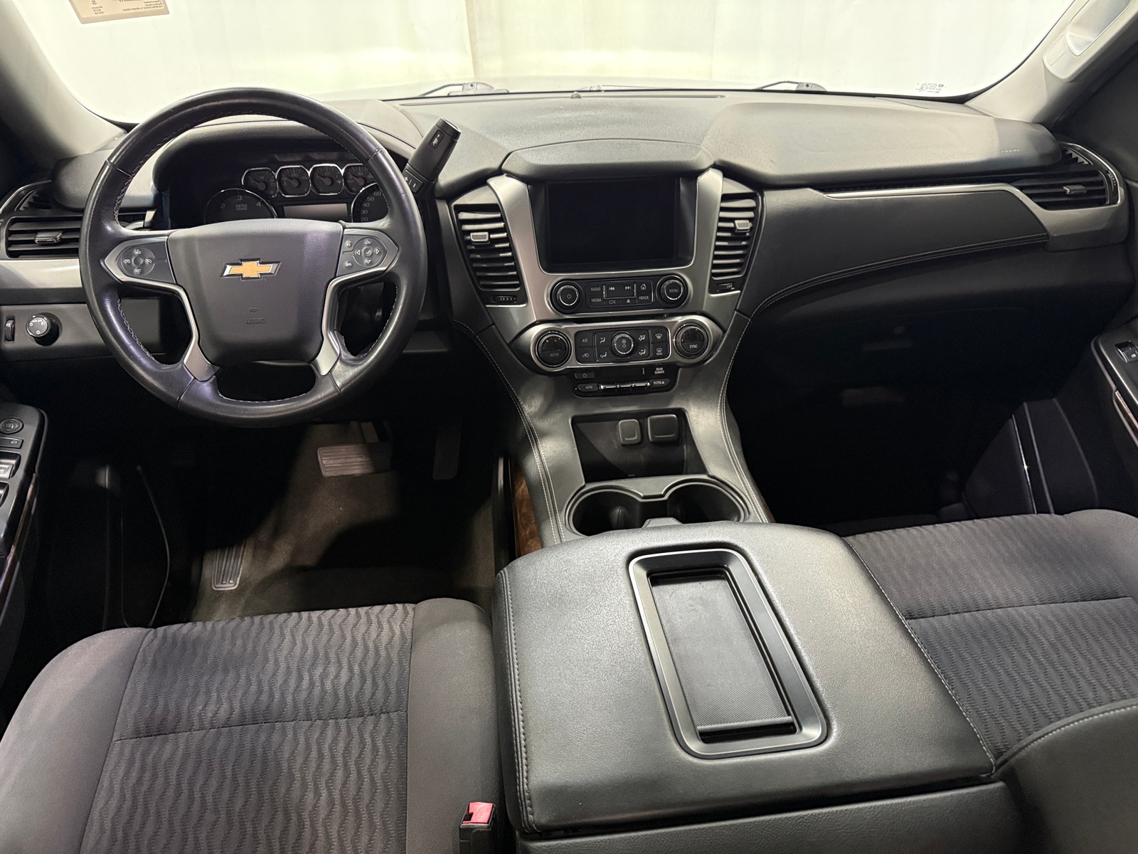 Thumbnail: 2018 Chevrolet Suburban - 3