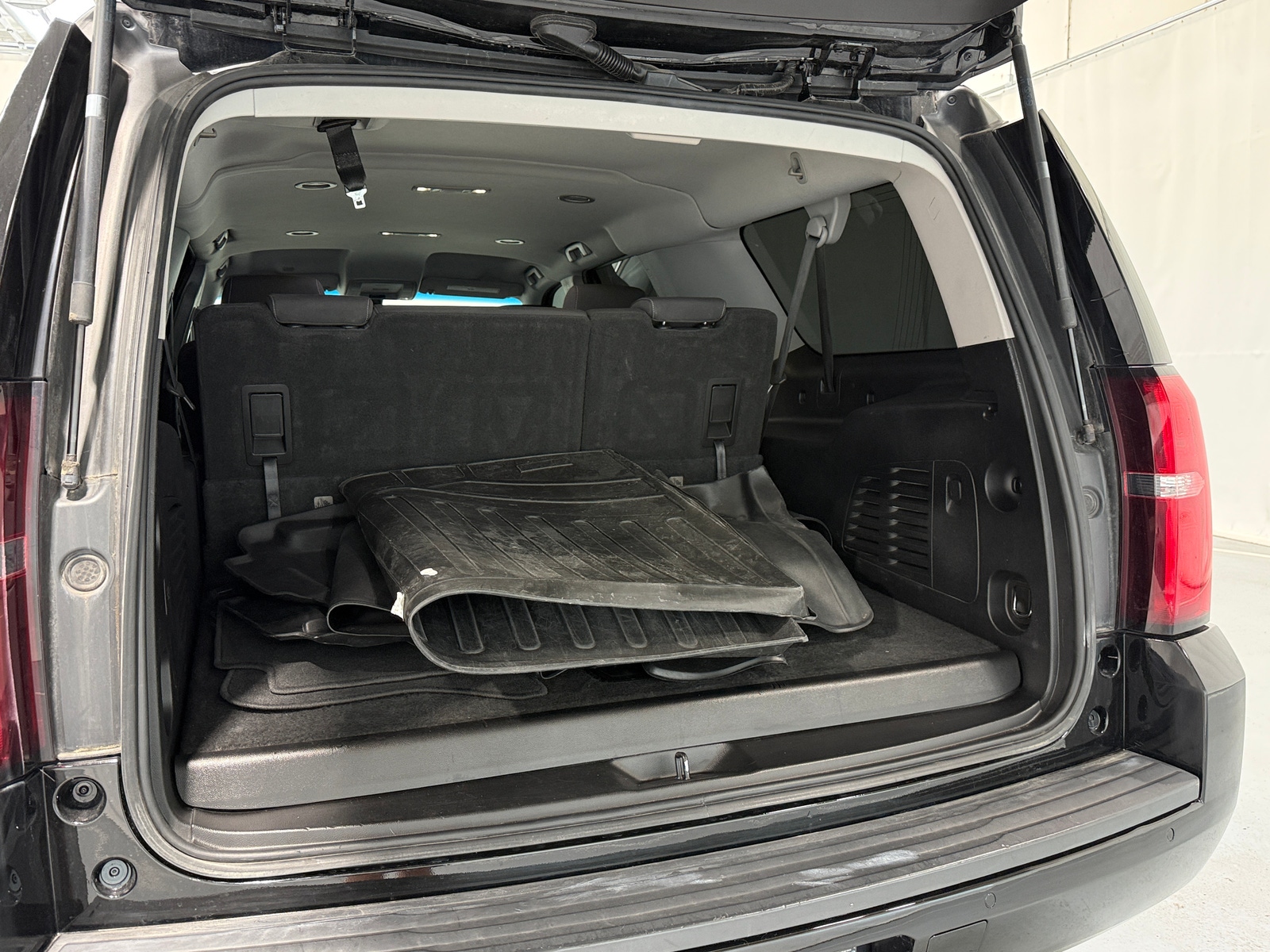 Thumbnail: 2018 Chevrolet Suburban - 7