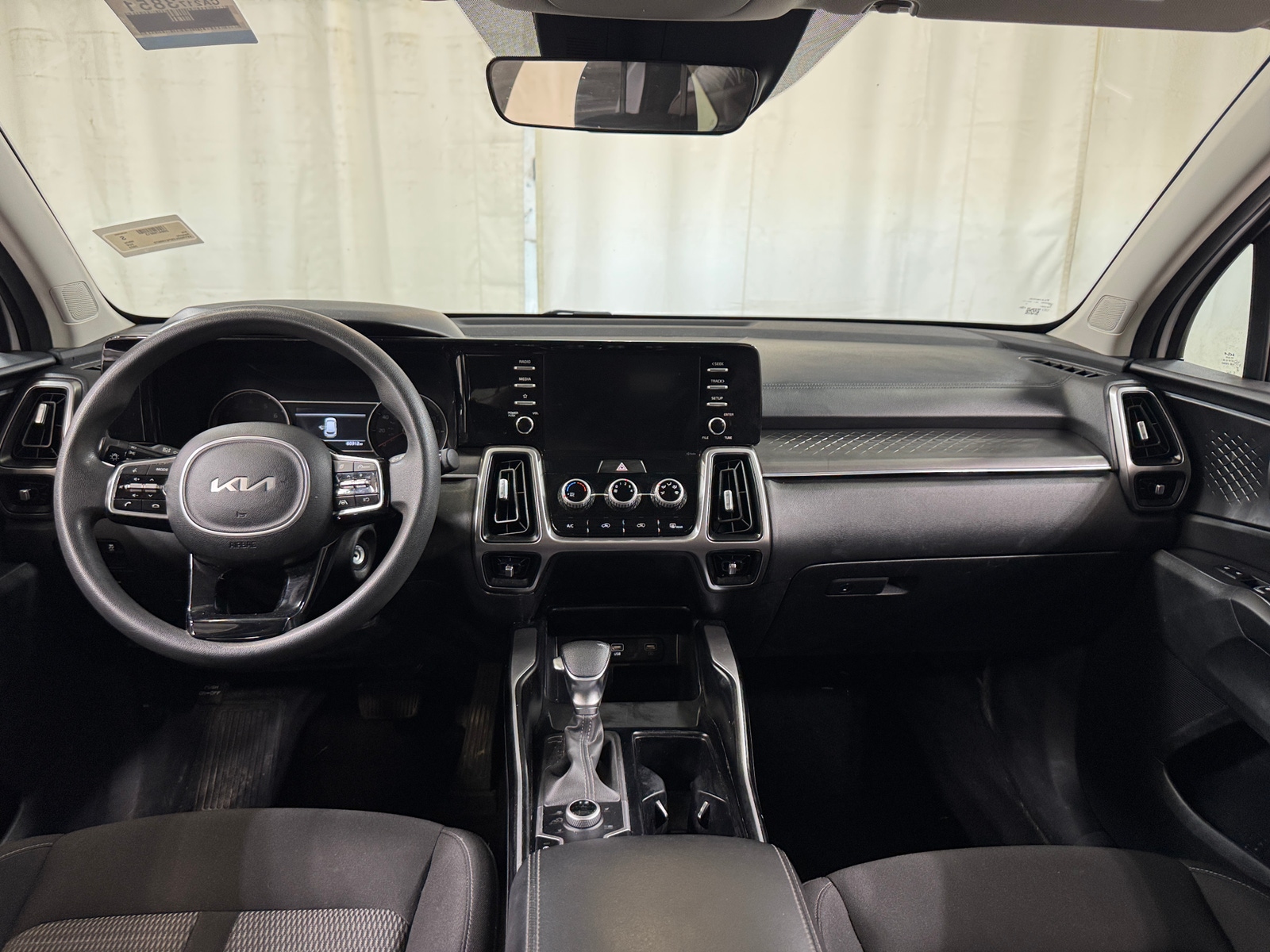 Thumbnail: 2023 Kia Sorento - 3