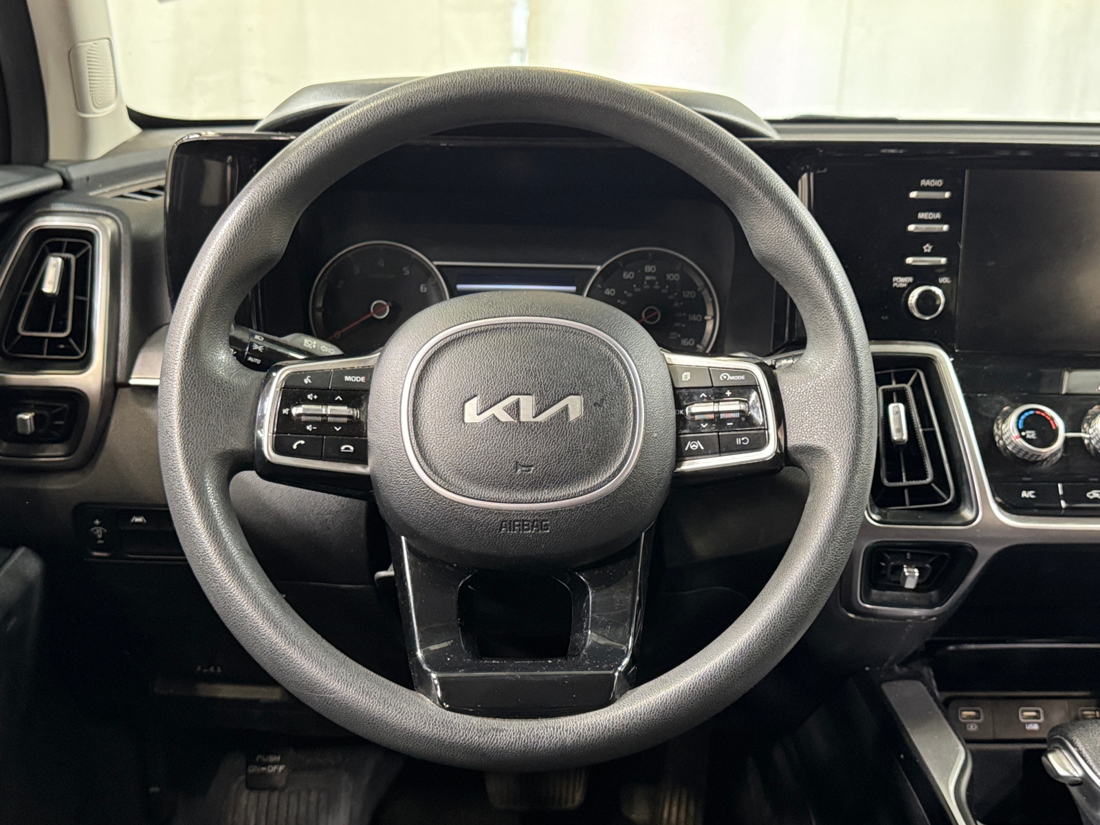 Thumbnail: 2023 Kia Sorento - 5