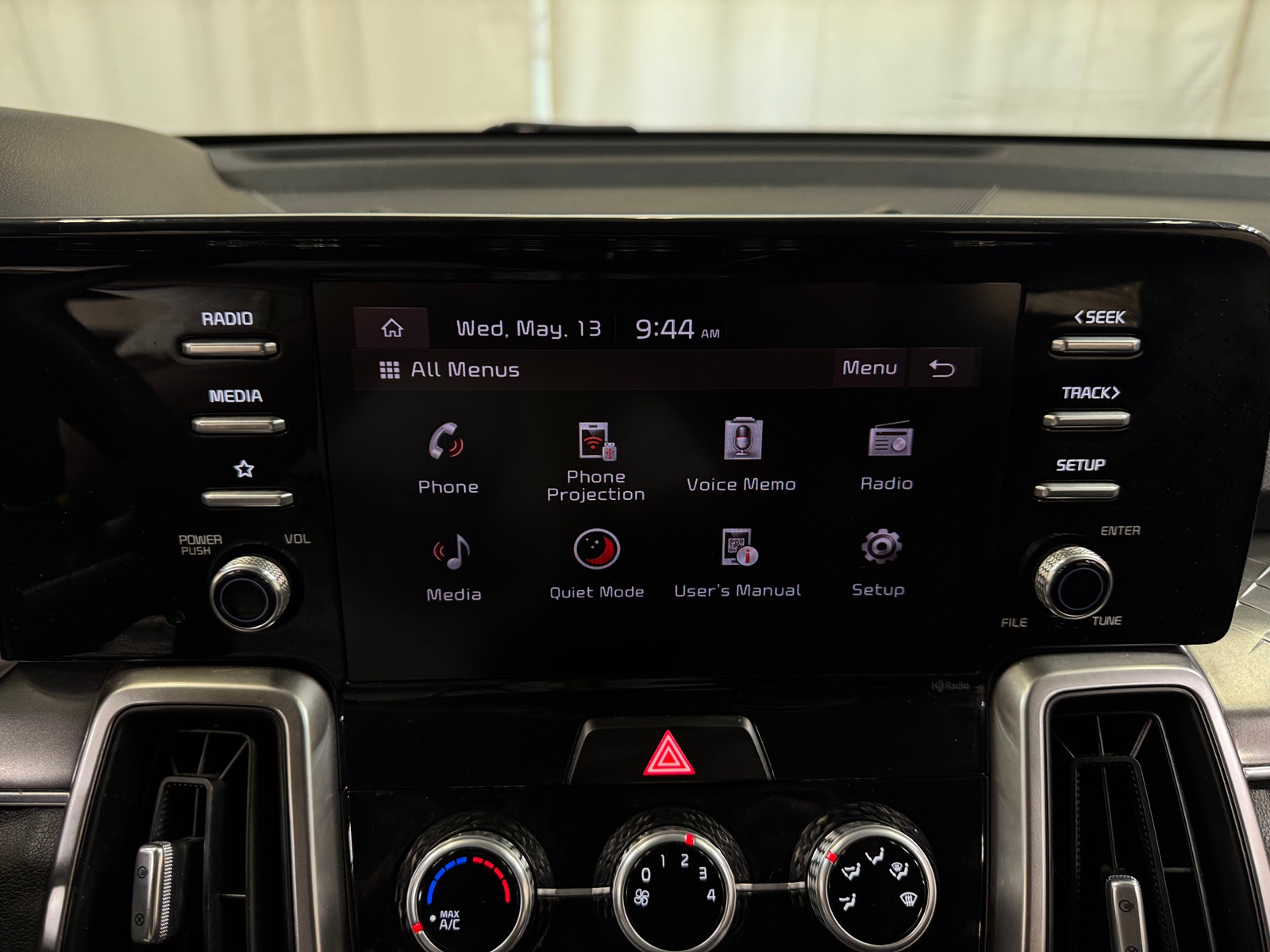 Thumbnail: 2023 Kia Sorento - 4