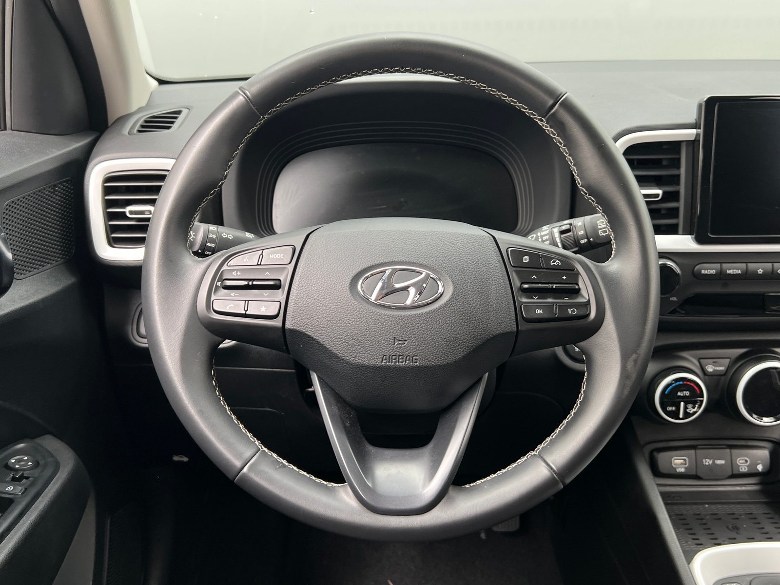 Thumbnail: 2025 Hyundai Venue - 5