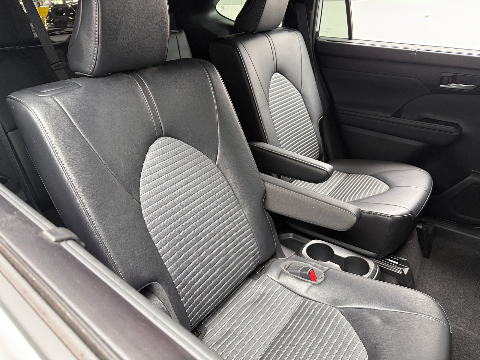 Thumbnail: 2023 Toyota Highlander - 5