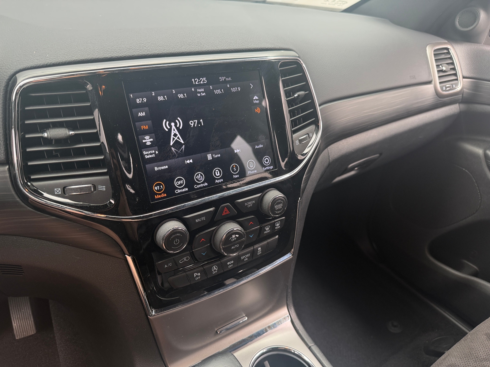 Thumbnail: 2021 Jeep Grand Cherokee - 3