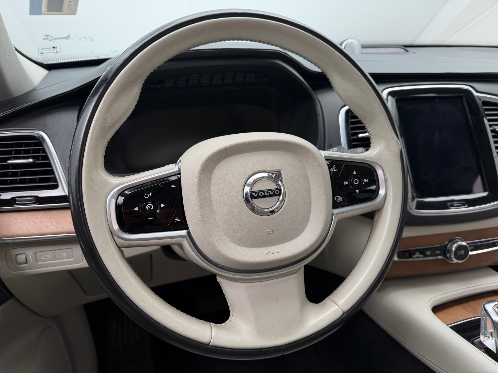 Thumbnail: 2017 Volvo XC90 - 4