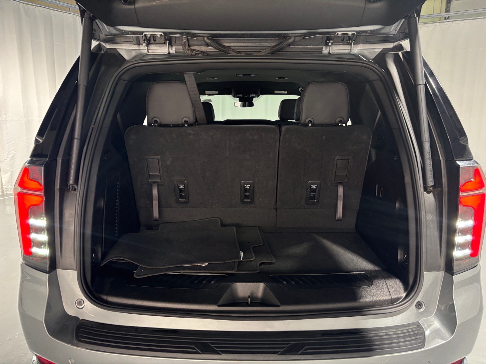 Thumbnail: 2025 Chevrolet Tahoe - 6