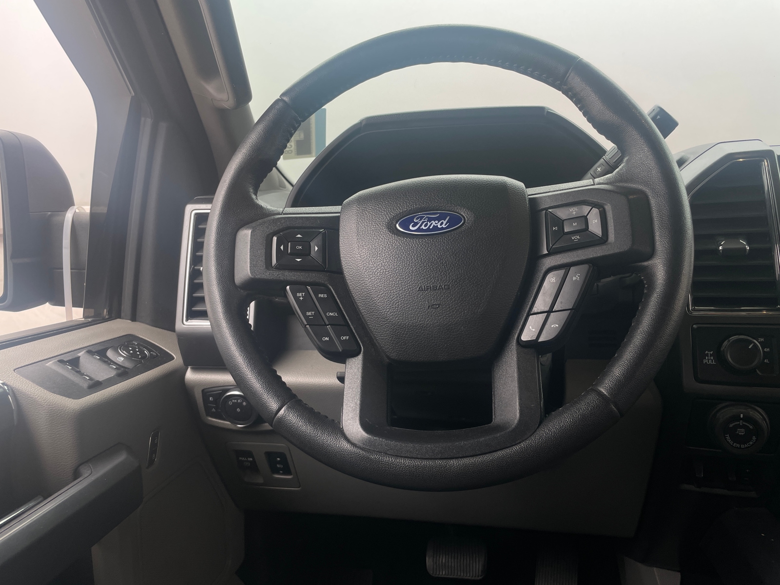Thumbnail: 2018 Ford Econoline - 5