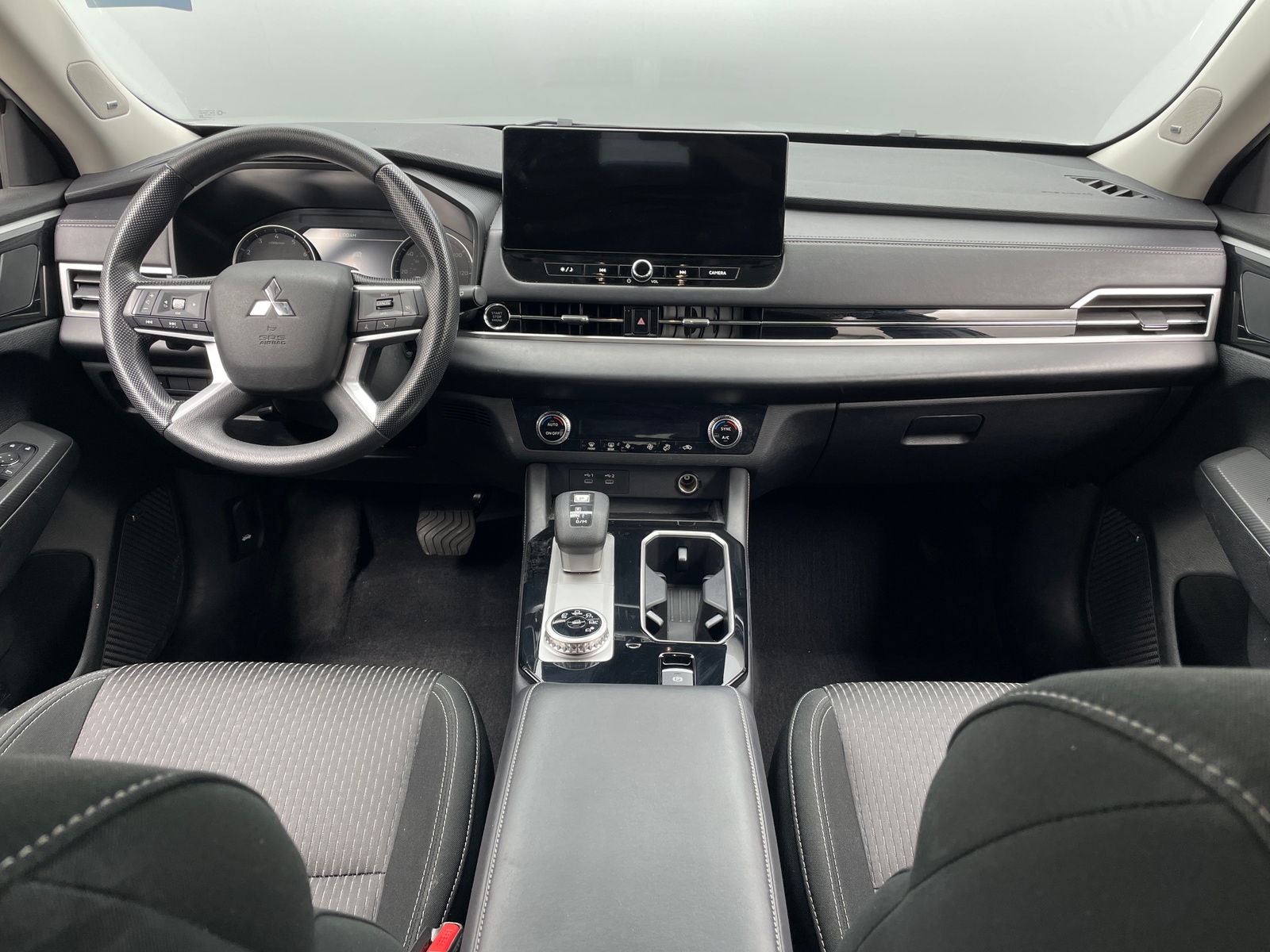 Thumbnail: 2025 Mitsubishi Outlander - 3