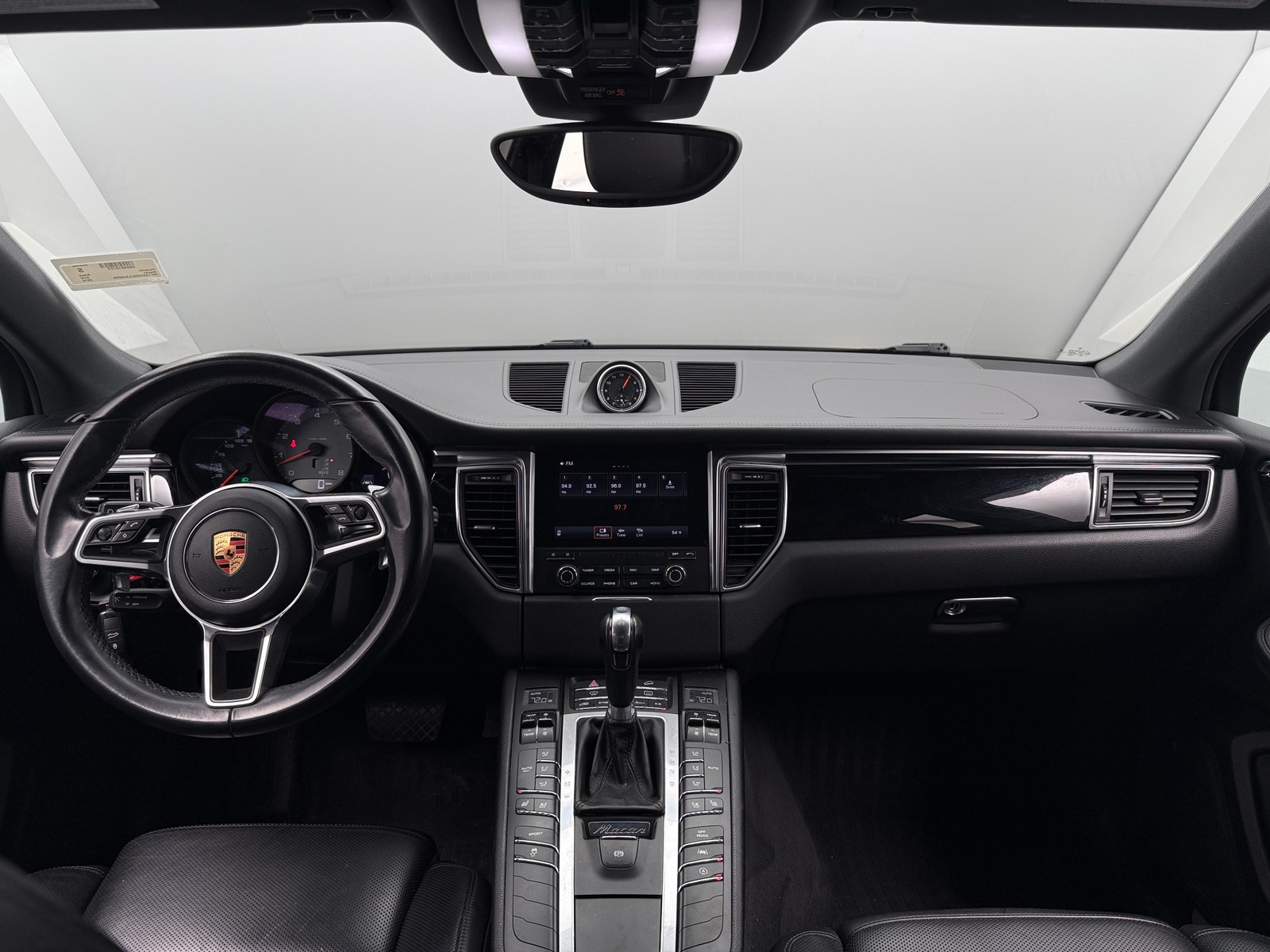 Thumbnail: 2018 Porsche Macan - 2