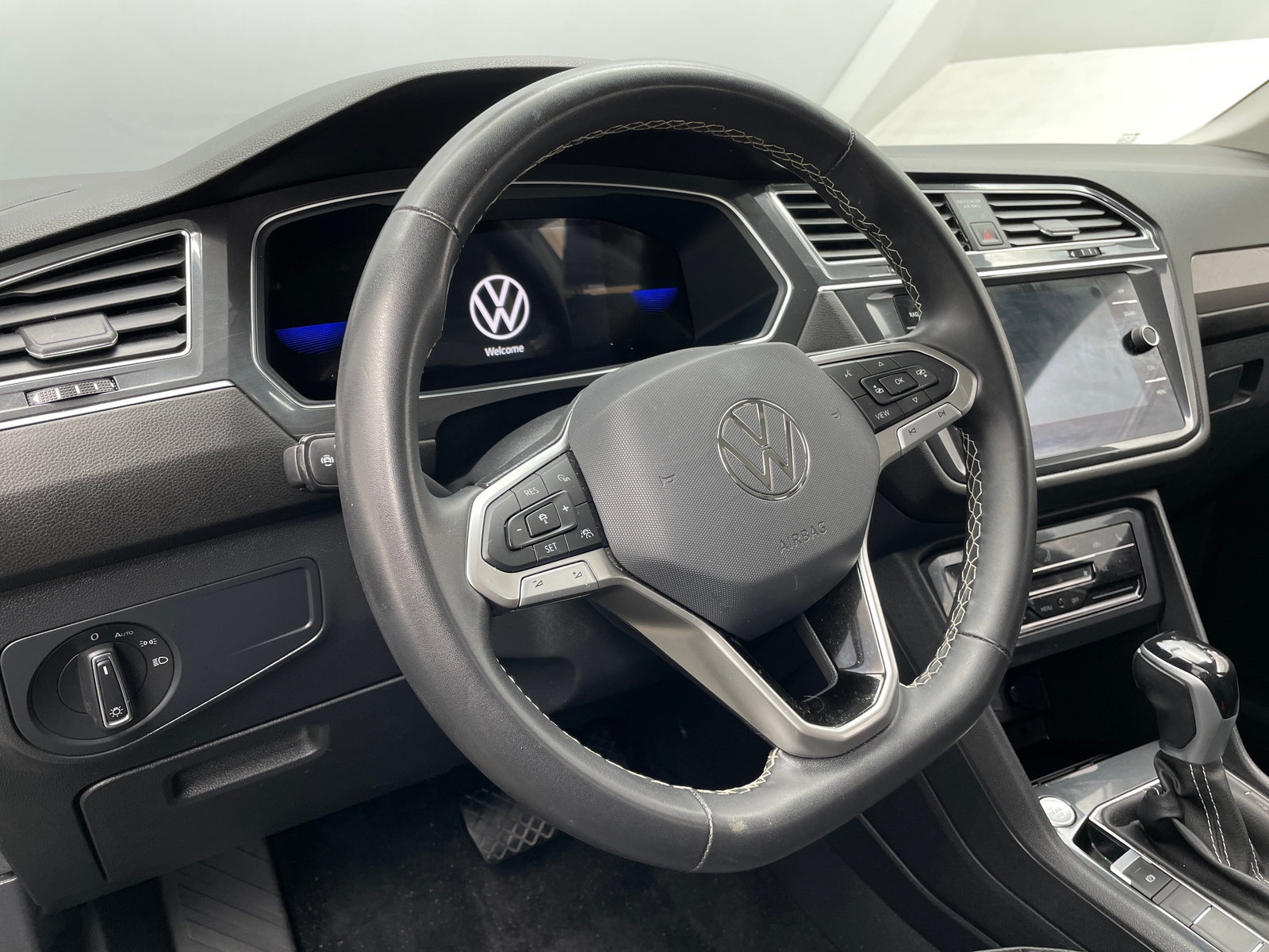 Thumbnail: 2023 Volkswagen Tiguan - 4