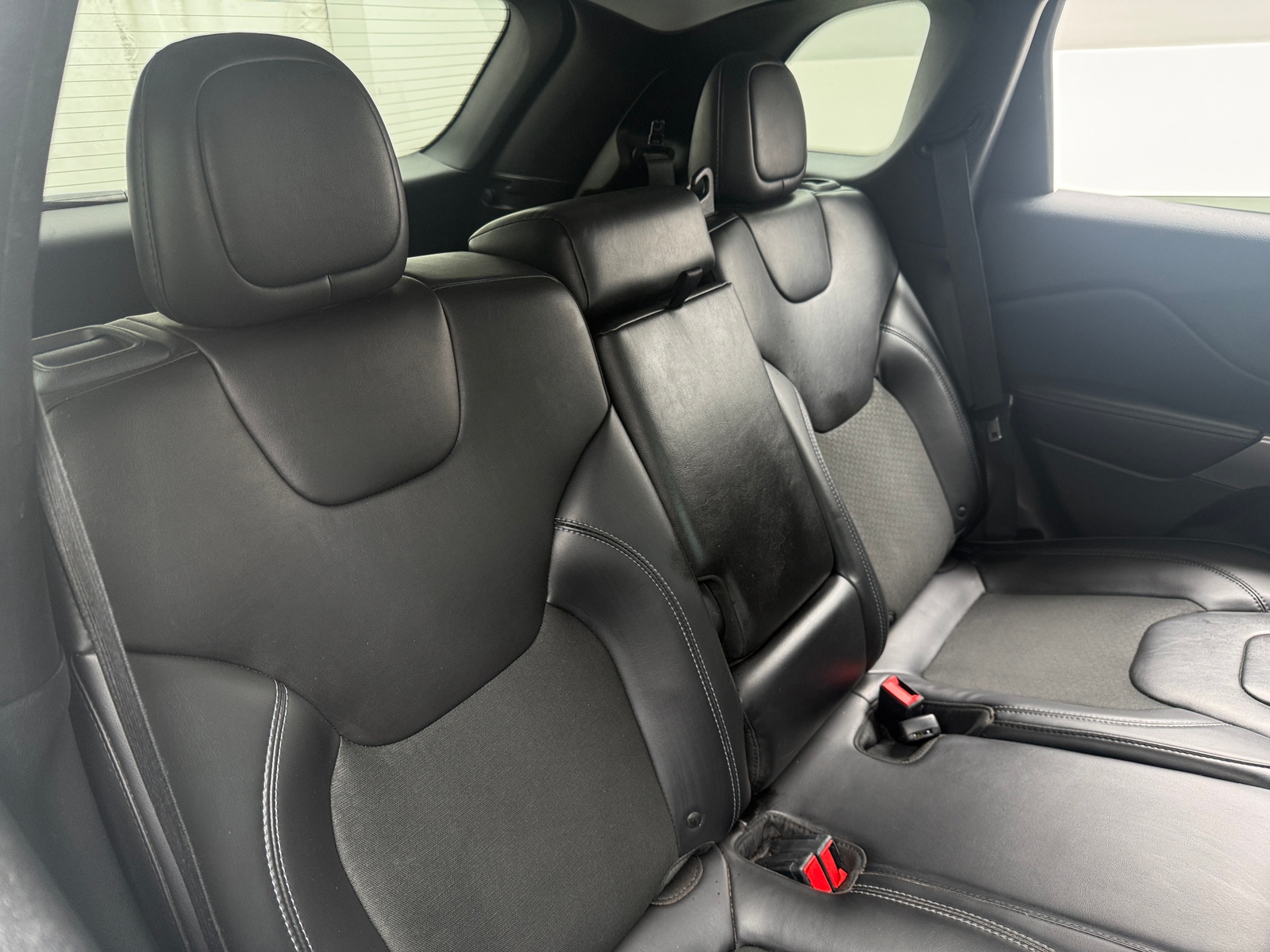 Thumbnail: 2019 Jeep Cherokee - 6