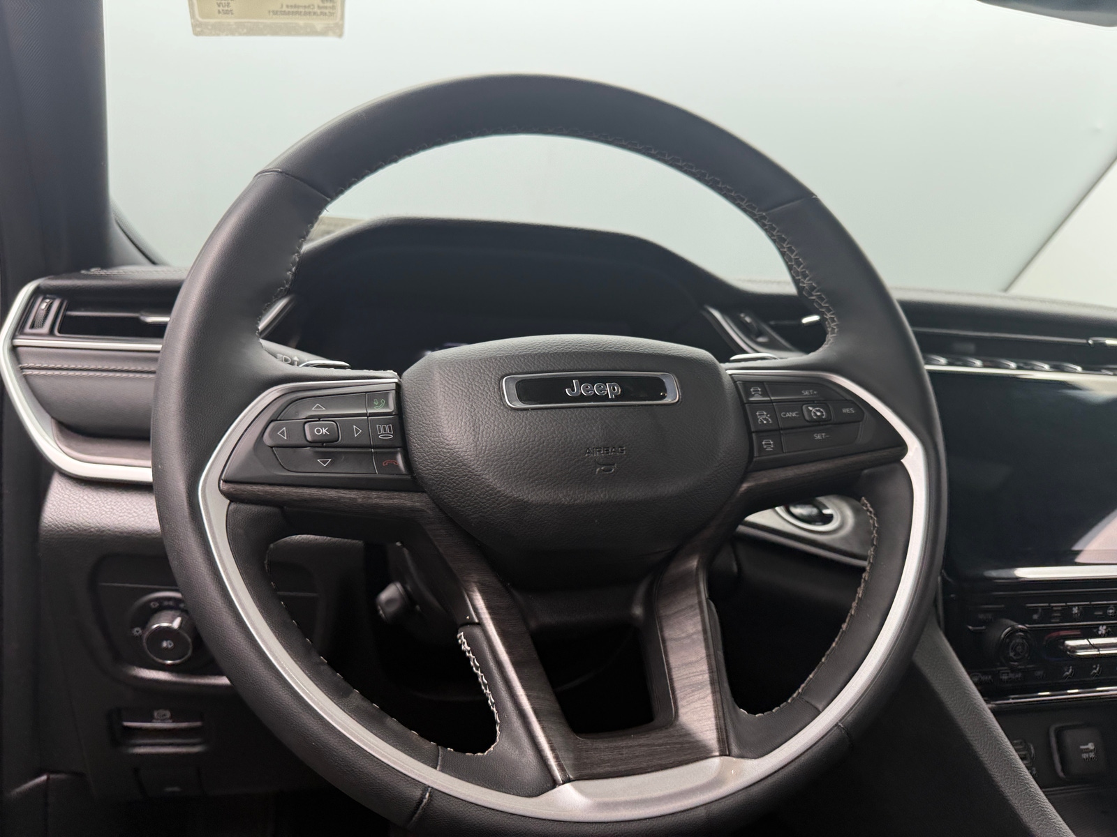 Thumbnail: 2024 Jeep Grand Cherokee L - 4